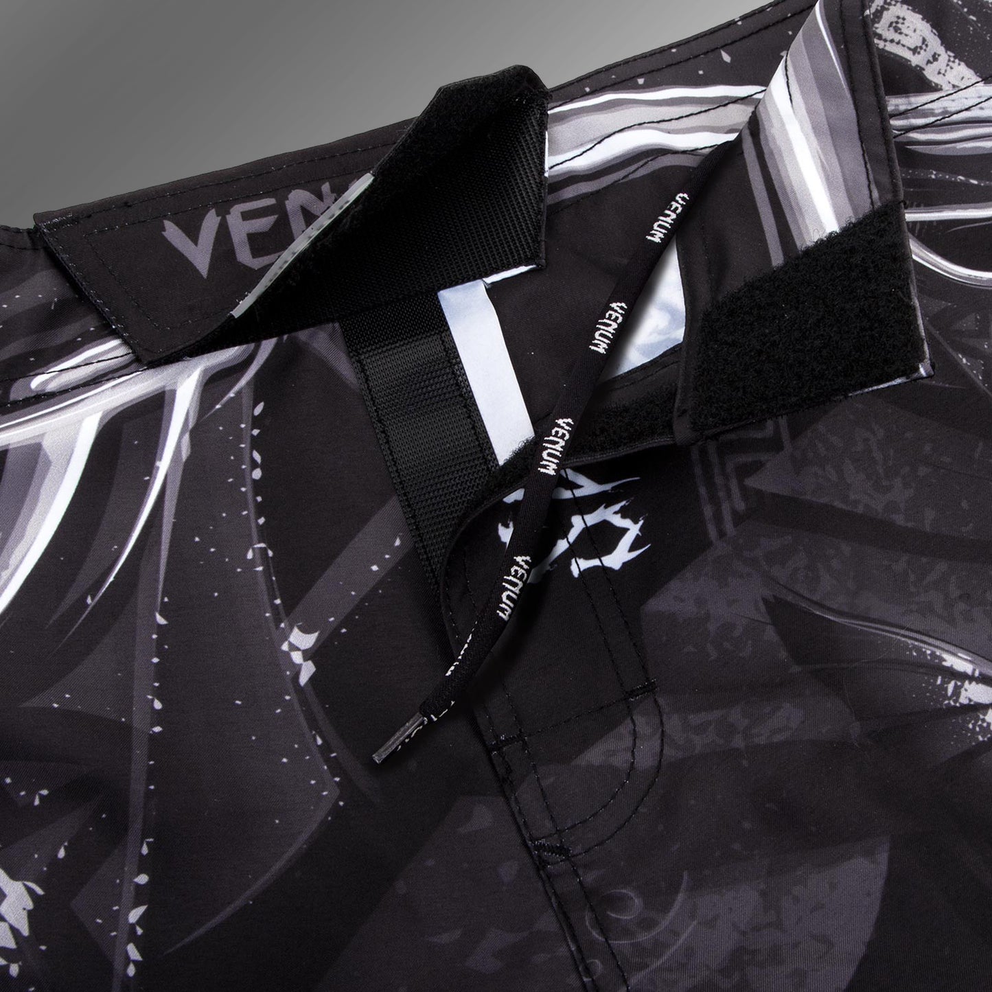 Venum Gladiator 3.0 ファイトショーツ - ブラック/ホワイト