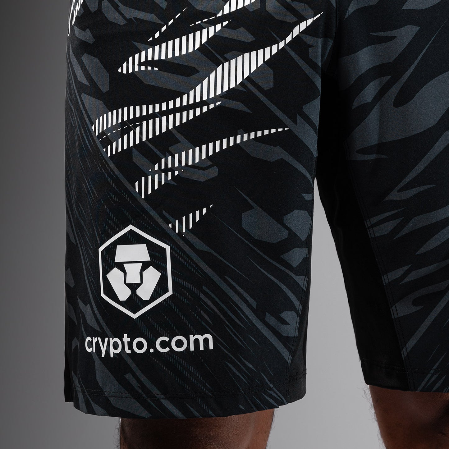 UFC Fusion by Venum Authentic Fight Night レスリングショーツ（男性用、フィットラルゴ） - ブラック