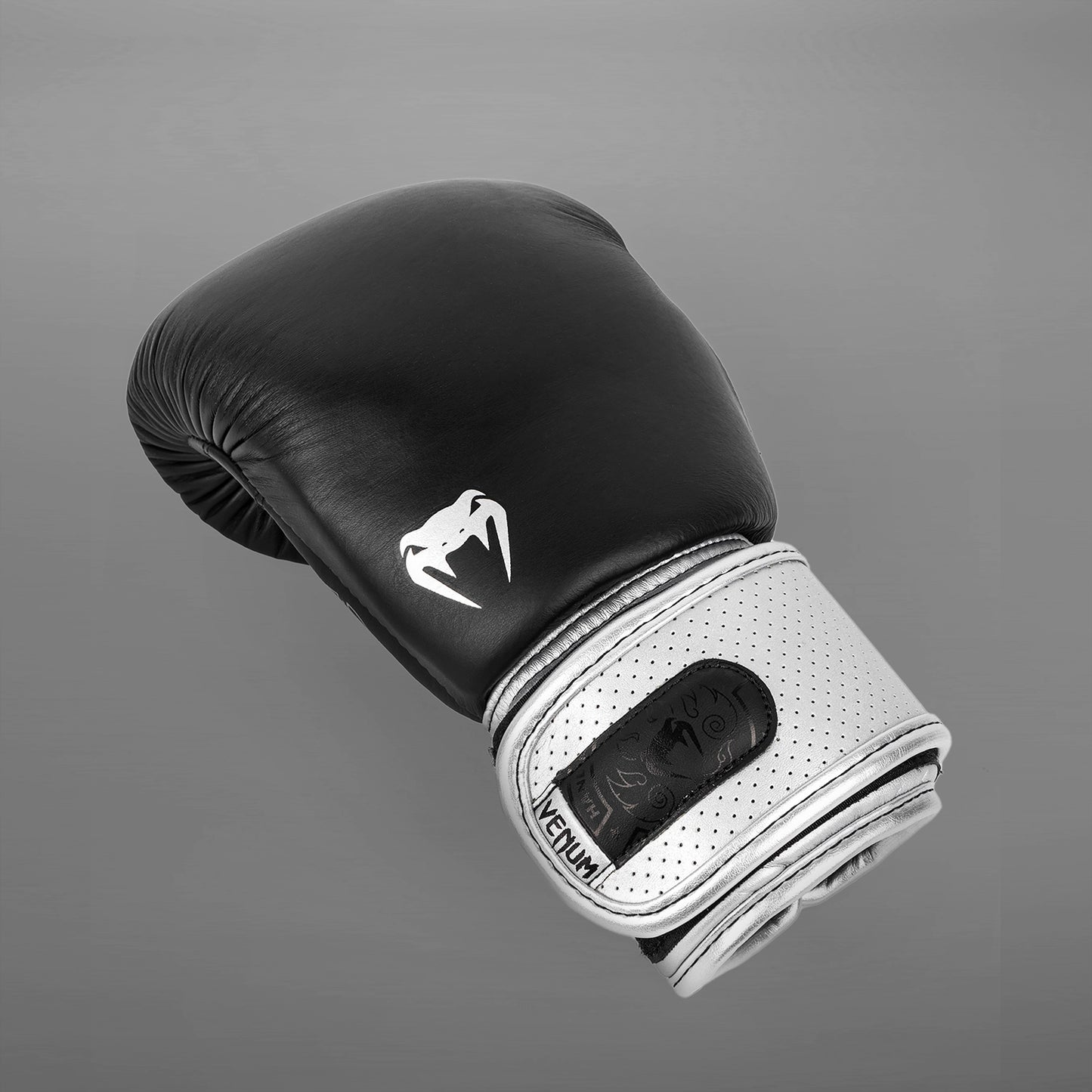 Venum Power 2.0 ボクシンググローブ - ブラック/ゴールド