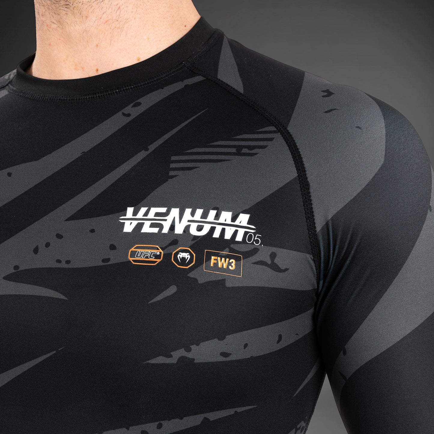 UFC Adrenaline By Venum Fight Week Performance  ロングスリーブラッシュガード - Urban Camo