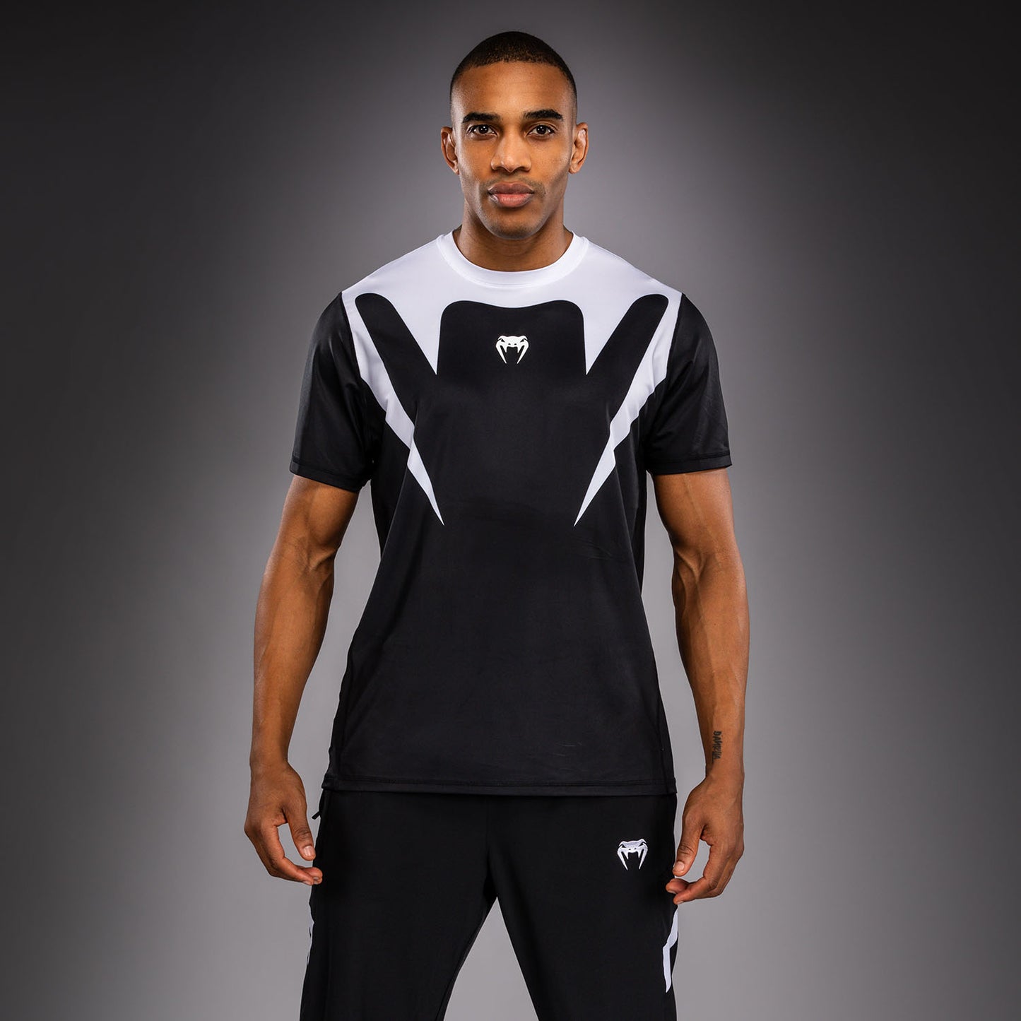 Venum Attack 90 ドライテックTシャツ – ホワイト/ブラック