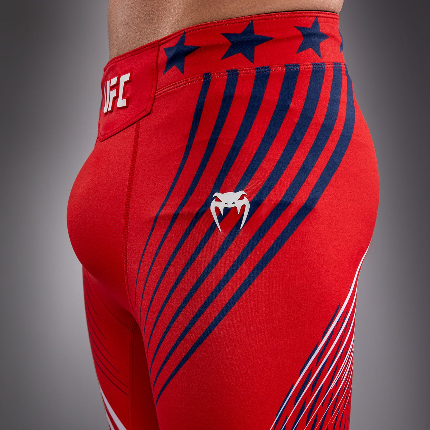 UFC Freedom 250 by Venum メンズ Custom Authentic Fight Night ヴァーリトゥード ショーツ - レッド