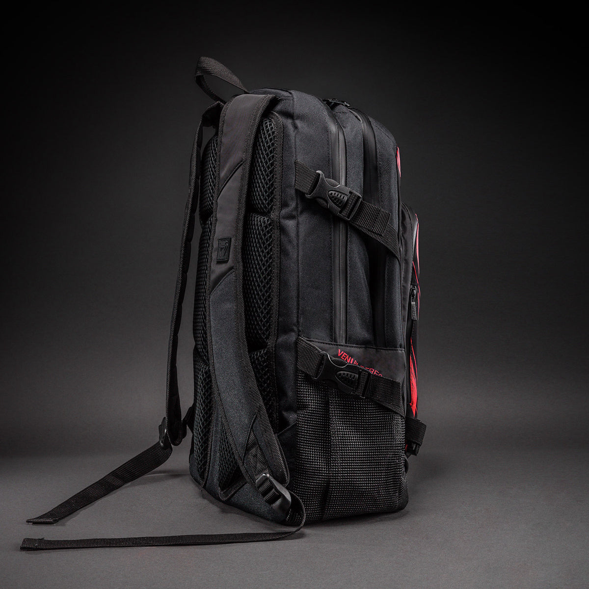 Venum Amazonia Reborn バックパック (15-25 L) - ブラック/レッド