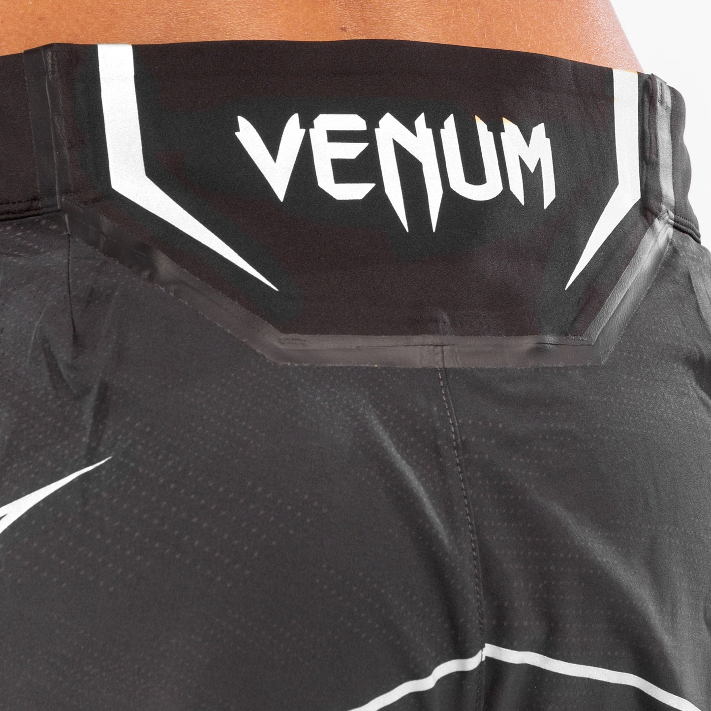 Venum UFC Authentic Fight Night ウィメンズショーツ – ブラック