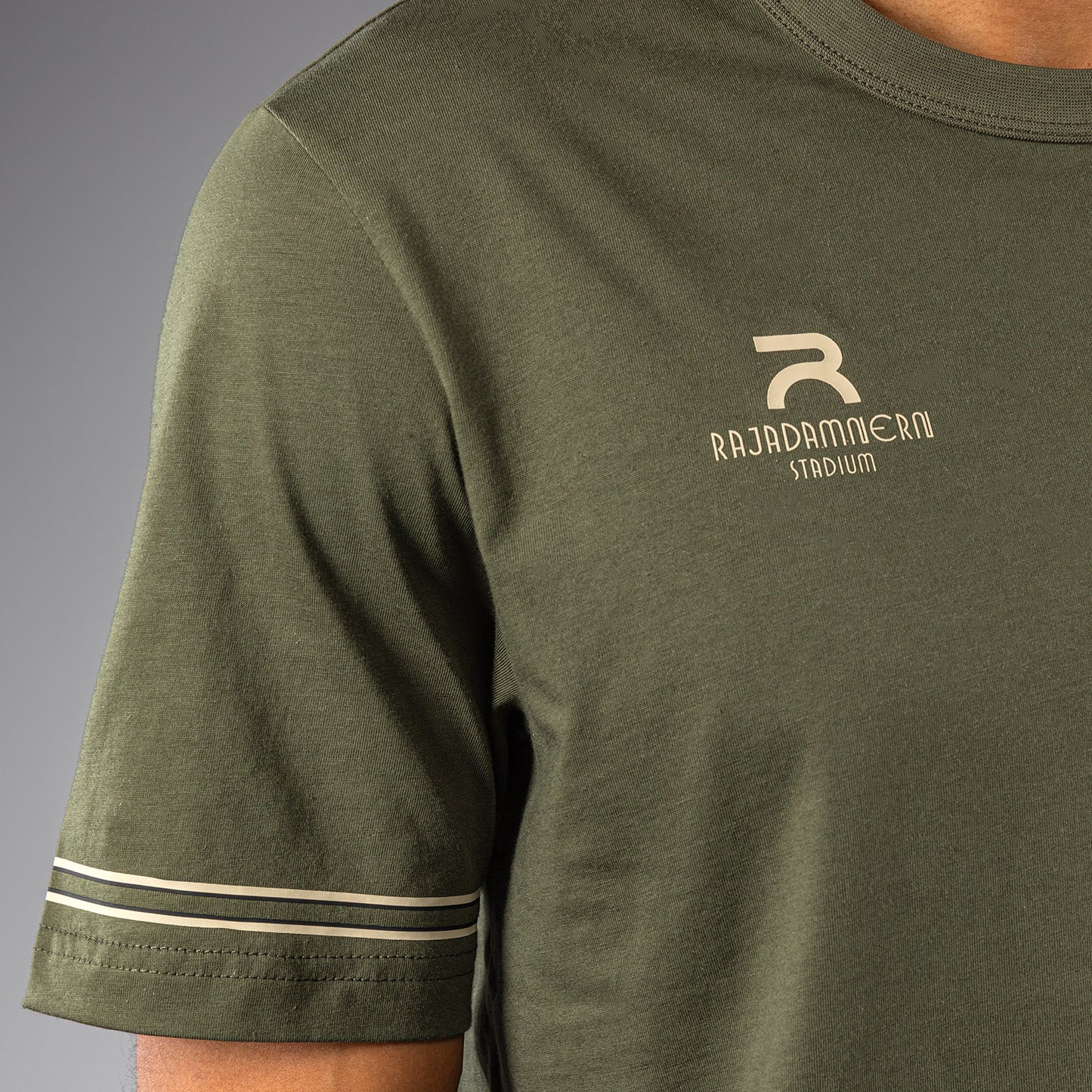 Venum x Rajadamnern Tシャツ - ミリタリーグリーン