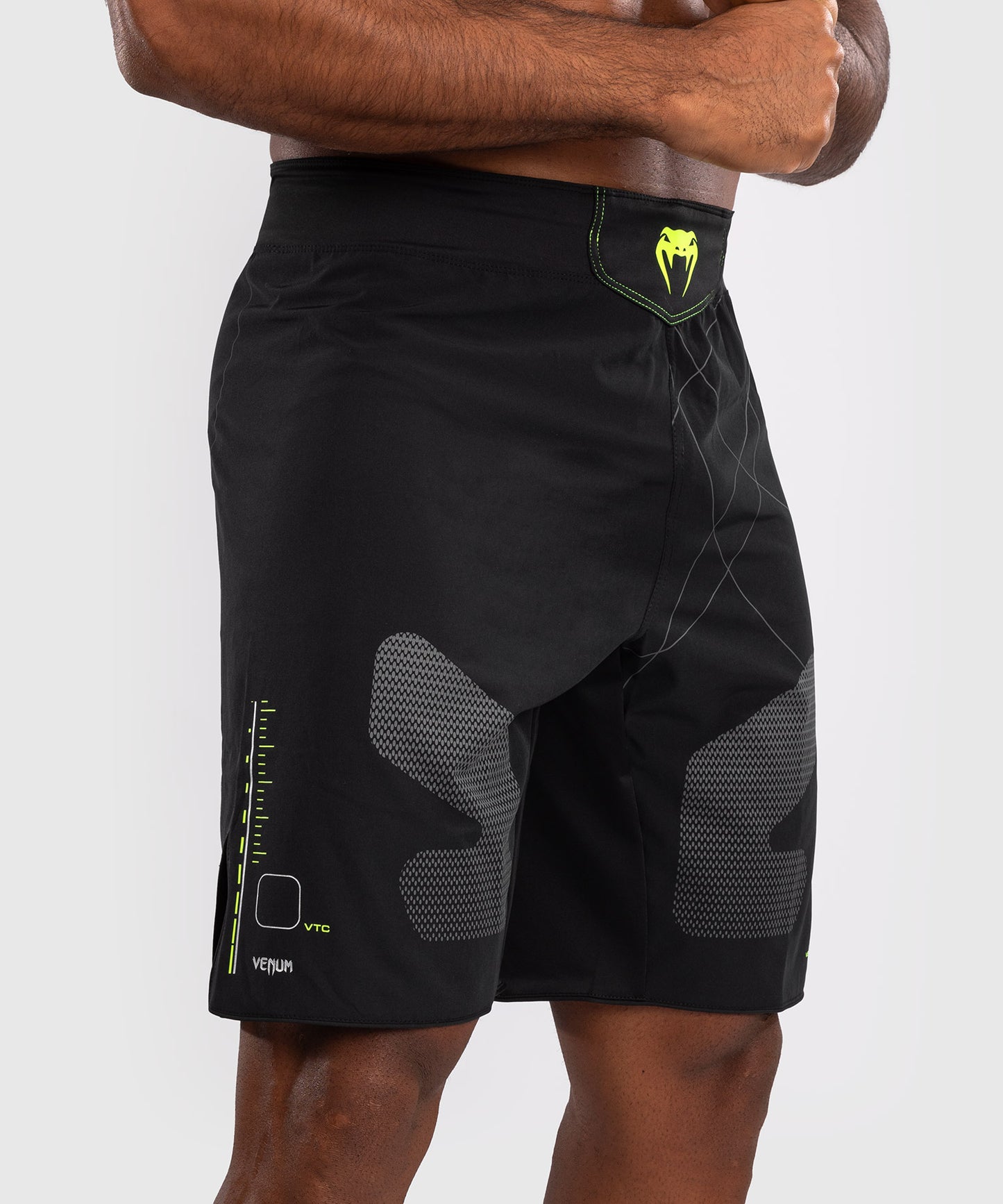 Venum Training Camp 4.0 メンズ・ファイトショーツ - ブラック／ネオングリーン