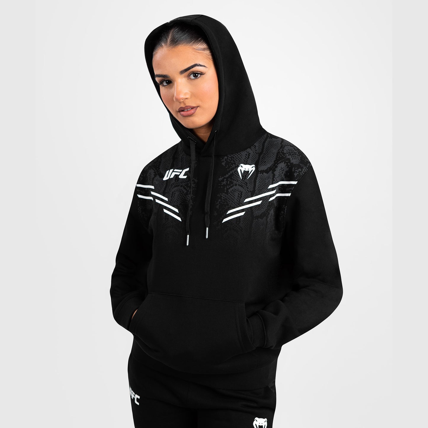 UFC Adrenaline by Venum Replica 女性用プルオーバー・パーカー - ブラック
