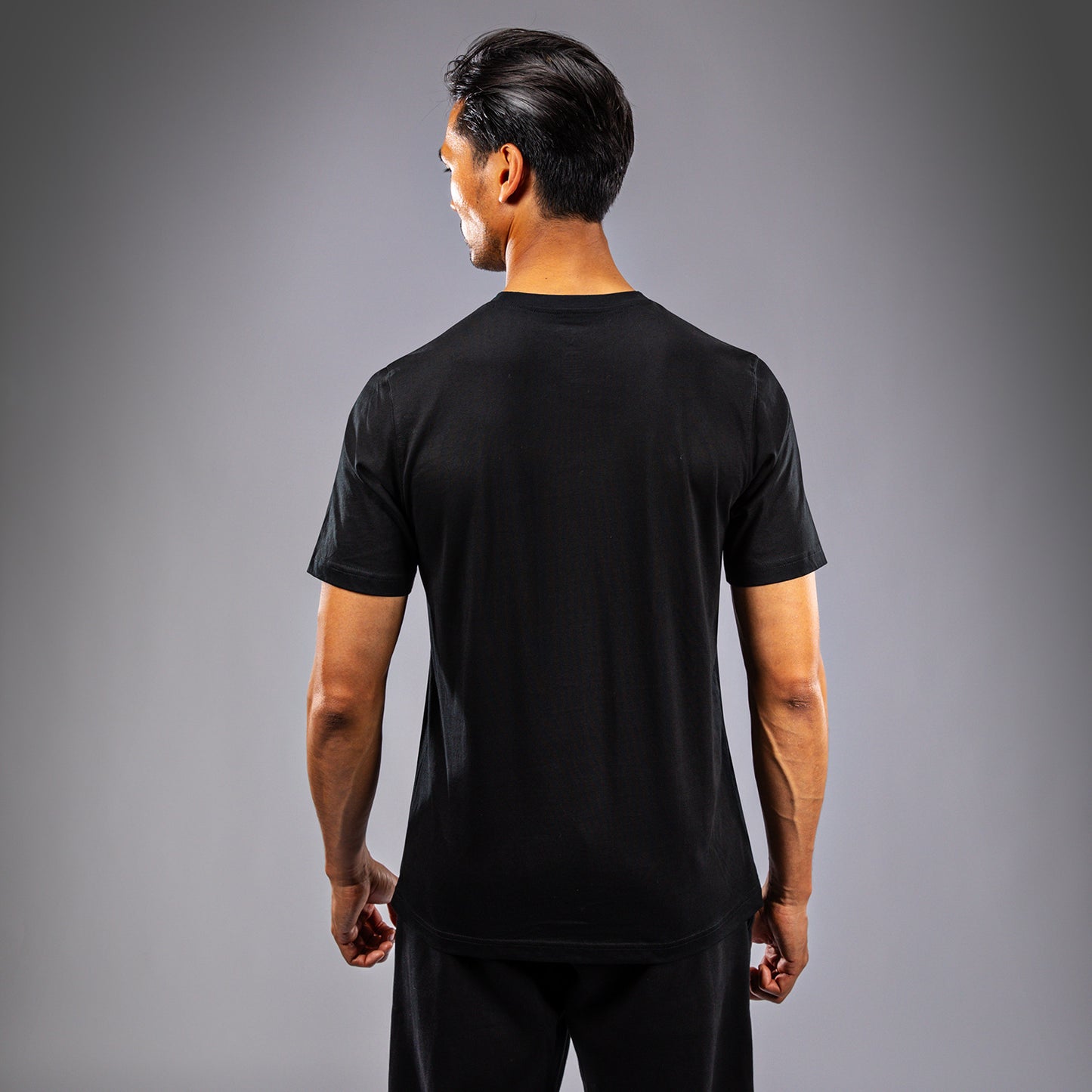 UFC Fusion by Venum Replica ショートスリーブTシャツ（男性用） - ブラック