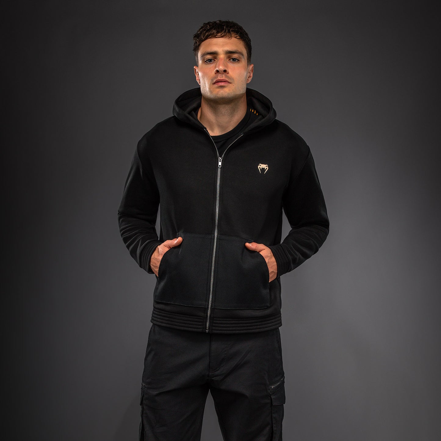 Venum Urban Gi フルジップパーカー – ブラック