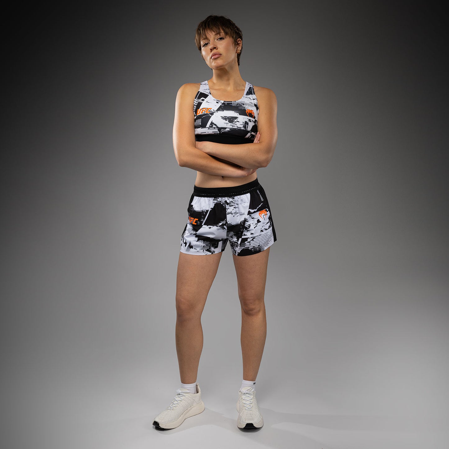 Venum UFC Zenith Authentic Fight Week ウィメンズ パフォーマンスショーツ – ホワイト