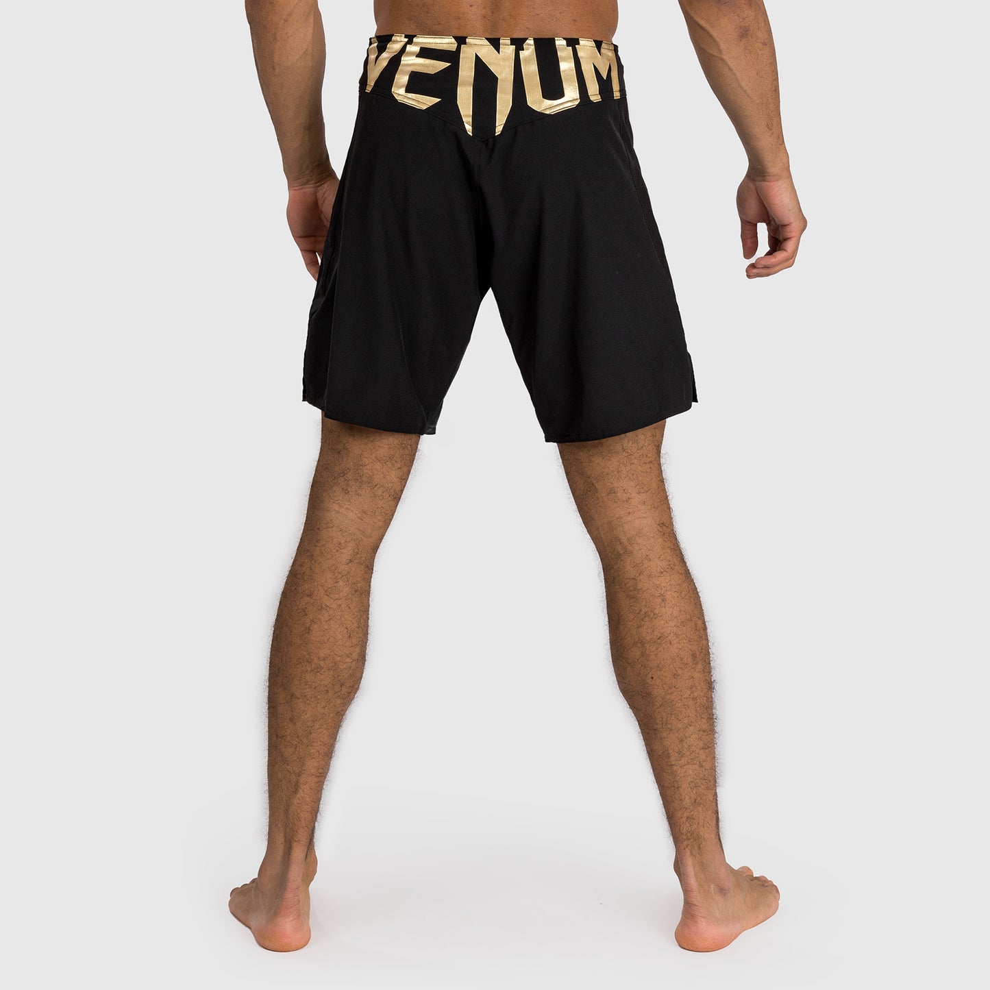 Venum Light 5.0 ファイトショーツ - ブラック/ゴールド
