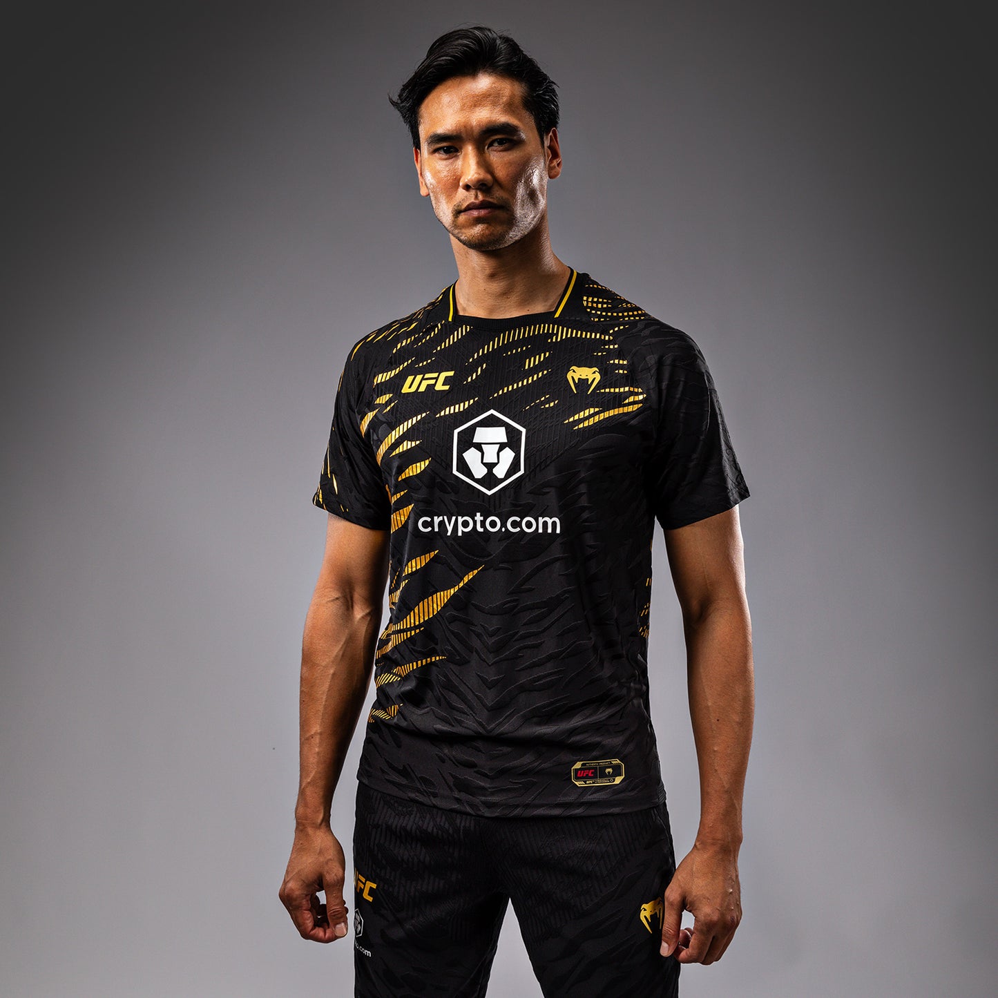 UFC Fusion by Venum Authentic Fight Night レースTシャツ（男性用） - チャンピオン