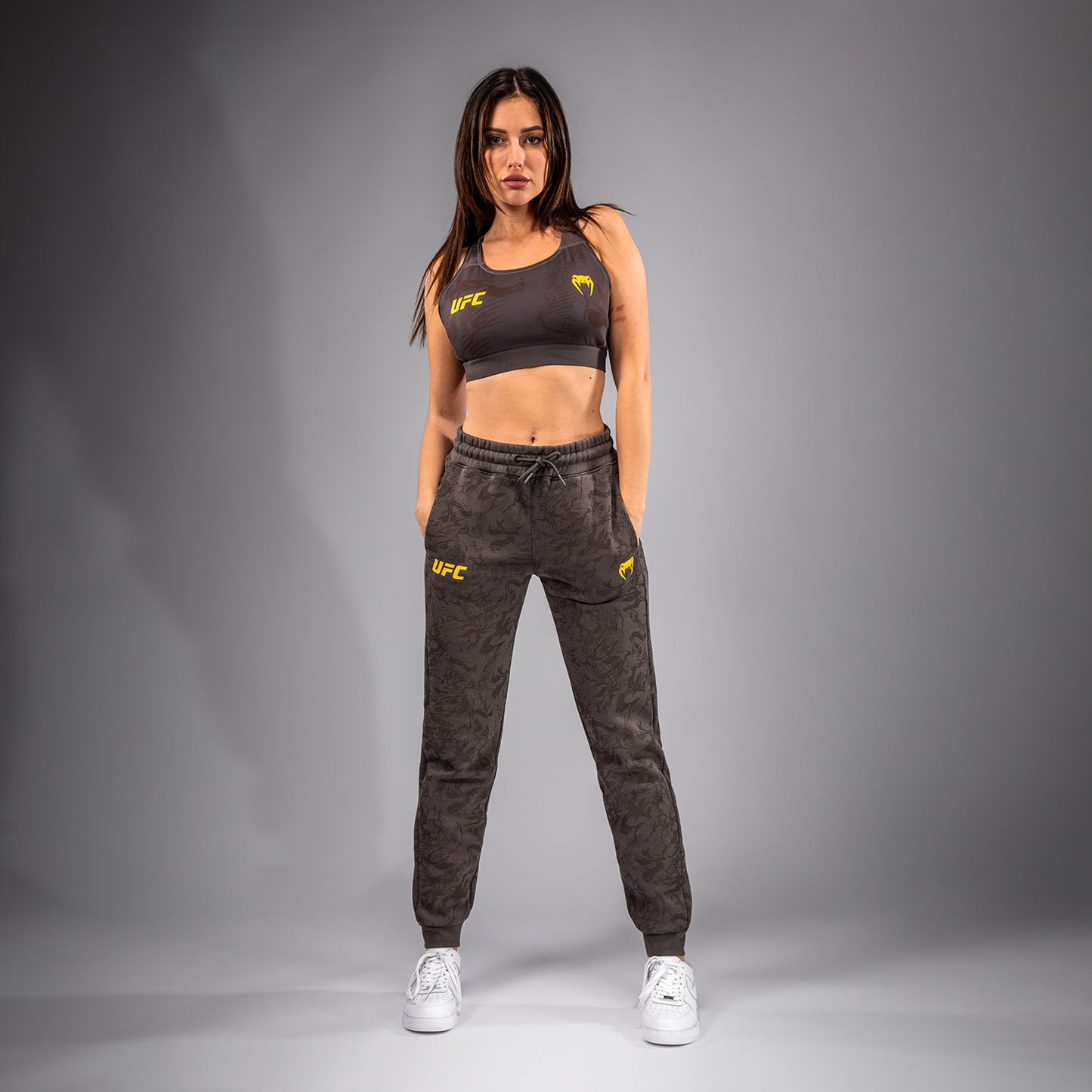 UFC Fusion by Venum Fight Week コットンパンツ（女性用） - アーセンブラウン