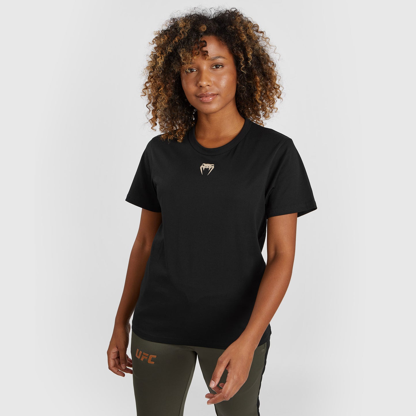 UFC Adrenaline by Venum Fight Week 女性用半袖コットンTシャツ - ブラック
