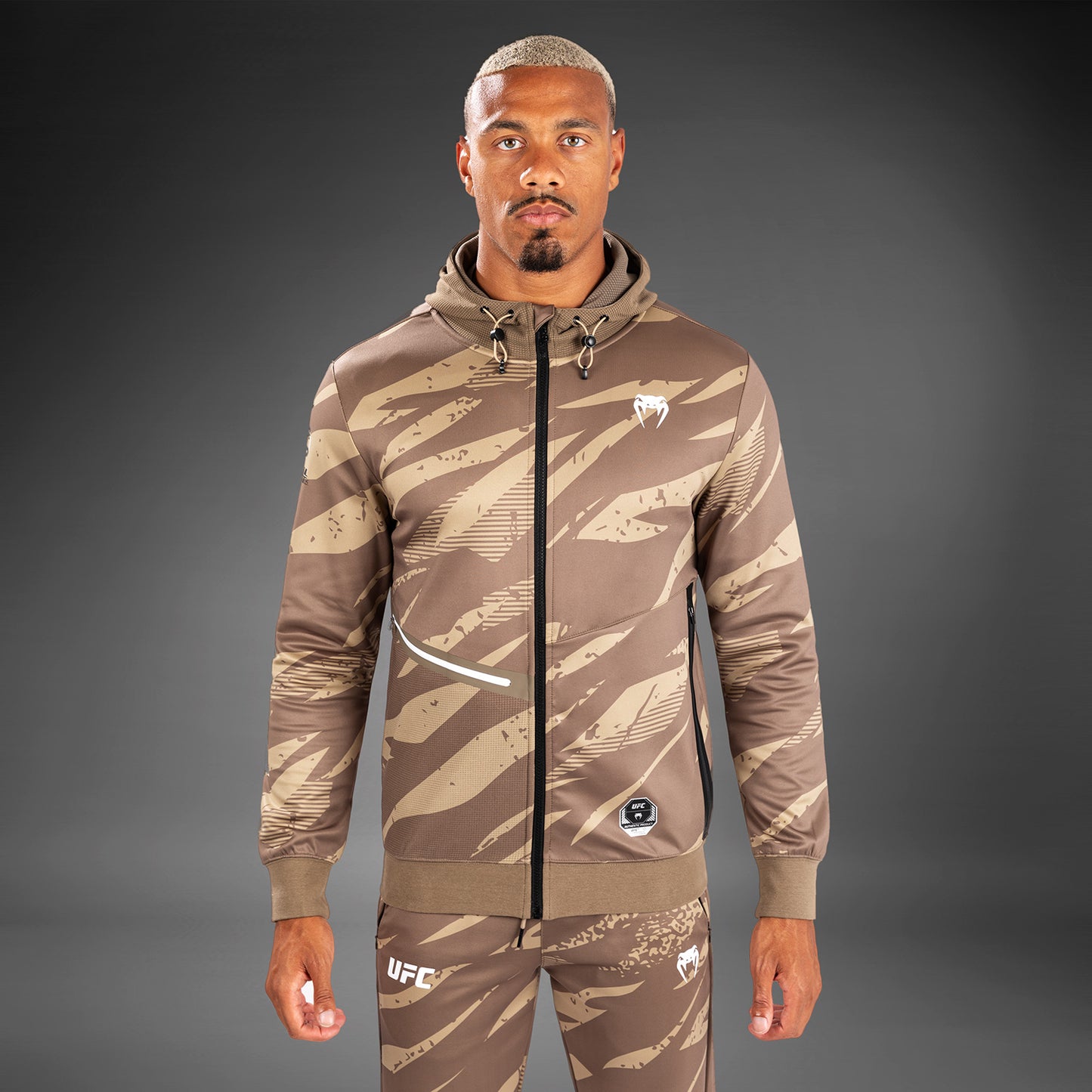 UFC Adrenaline By Venum Fight Week メンズジップアップパーカー - Desert Camo