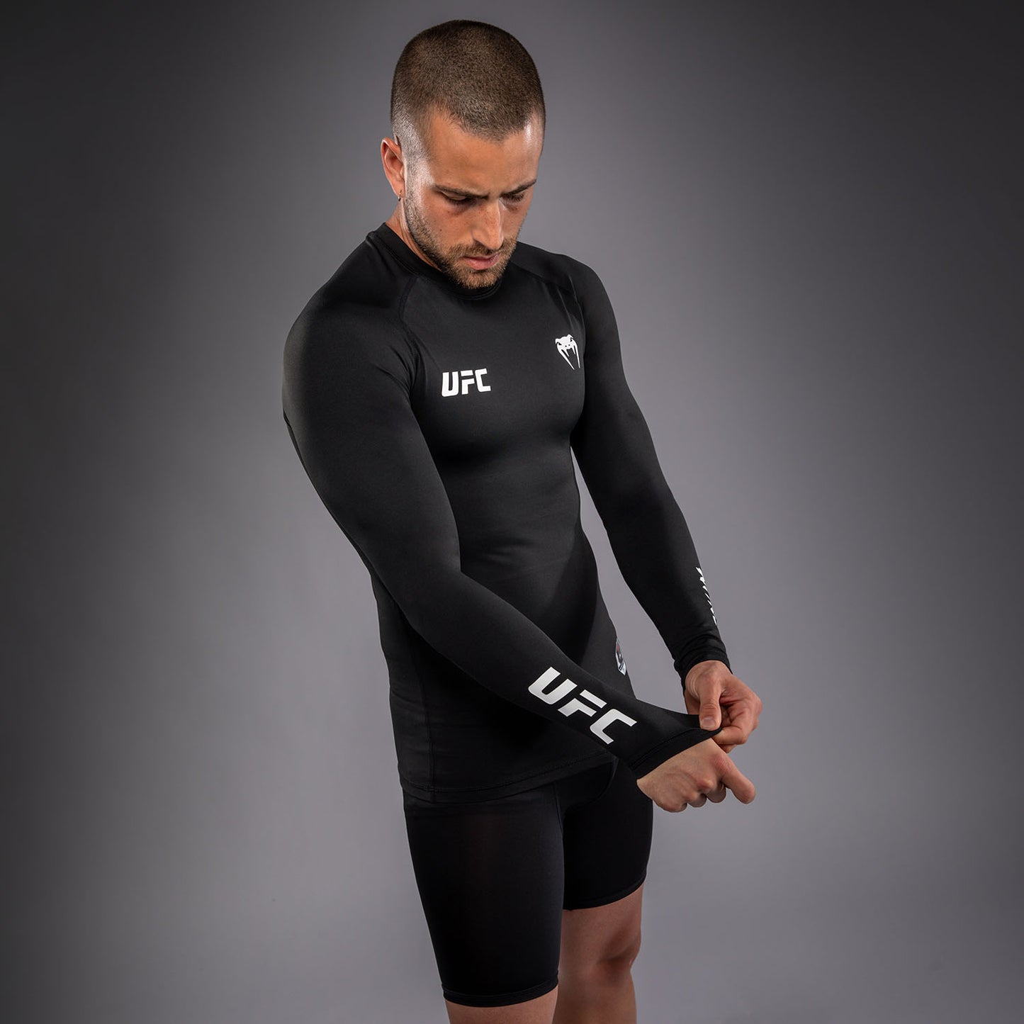 Venum UFC Unity by Venum Authentic Fight Week メンズ テクニカル 長袖ラッシュガード - ブラック