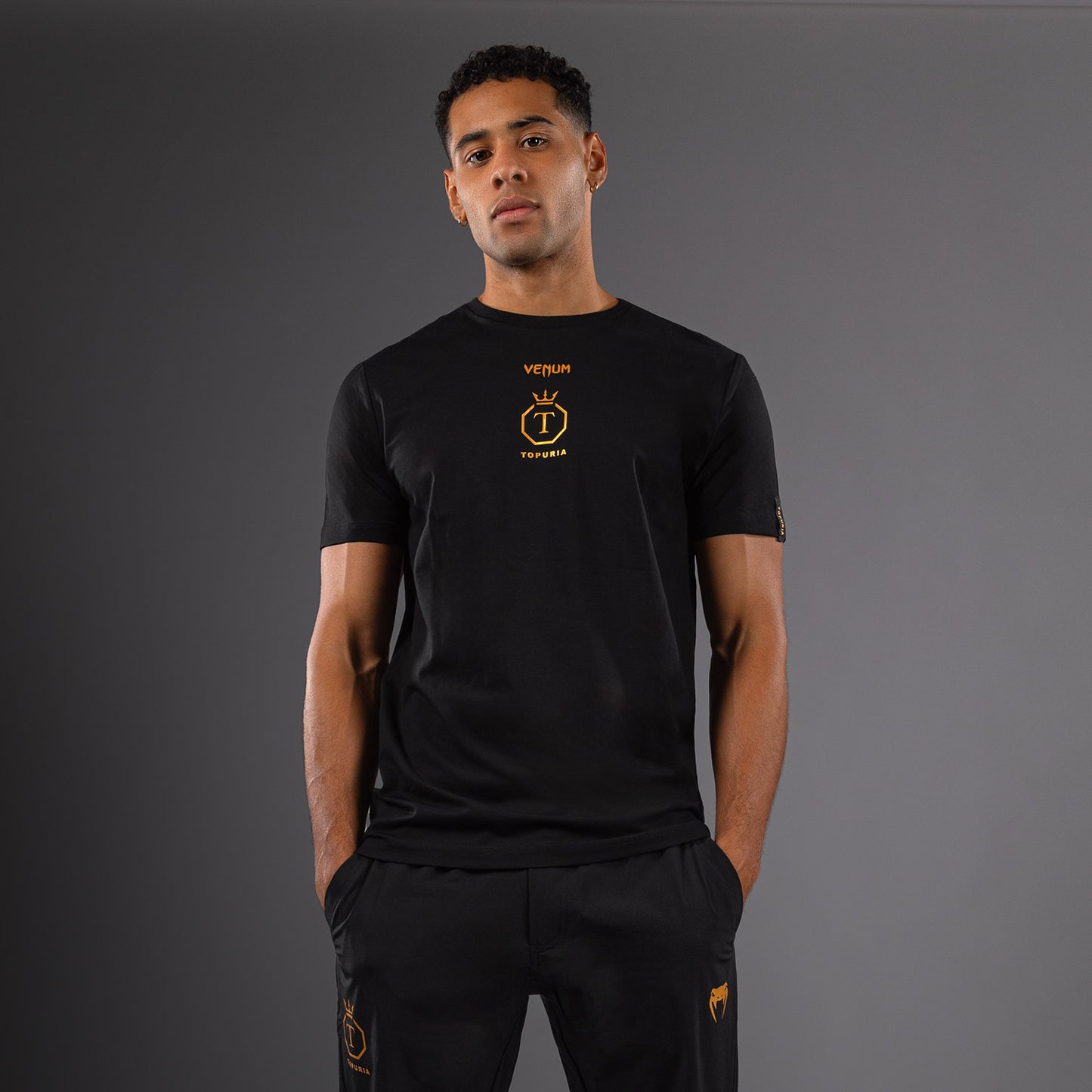 Venum x Topuria Unmatched Edition T-Shirt - ブラック/ゴールド