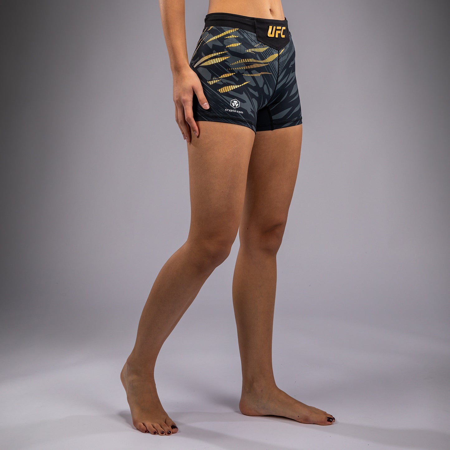 UFC Fusion by Venum Authentic Fight Night ヴァレトゥードショーツ（女性用、フィットコルト） - チャンピオン