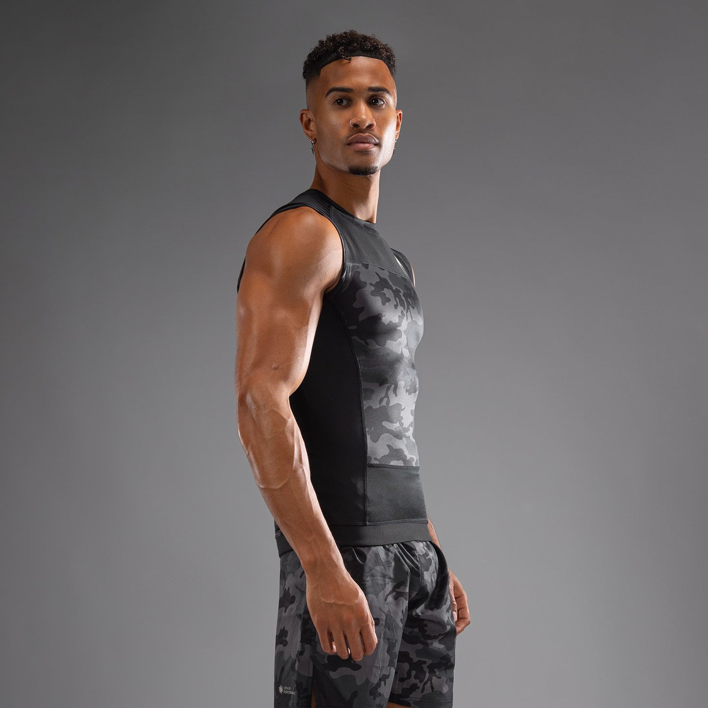 Venum G-Fit Air ノースリーブラッシュガード メンズ - デジタルアーバンカモ