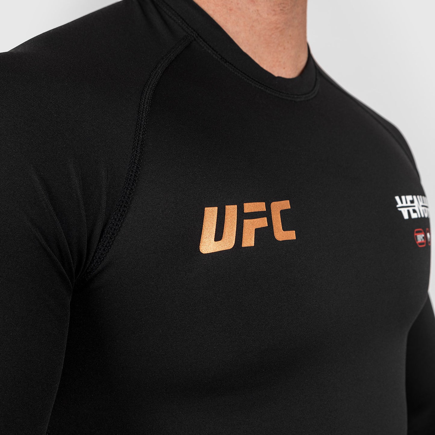 UFC Adrenaline by Venum Fight Week メンズ・パフォーマンス・ロングスリーブ・ラッシュガード - ブラック