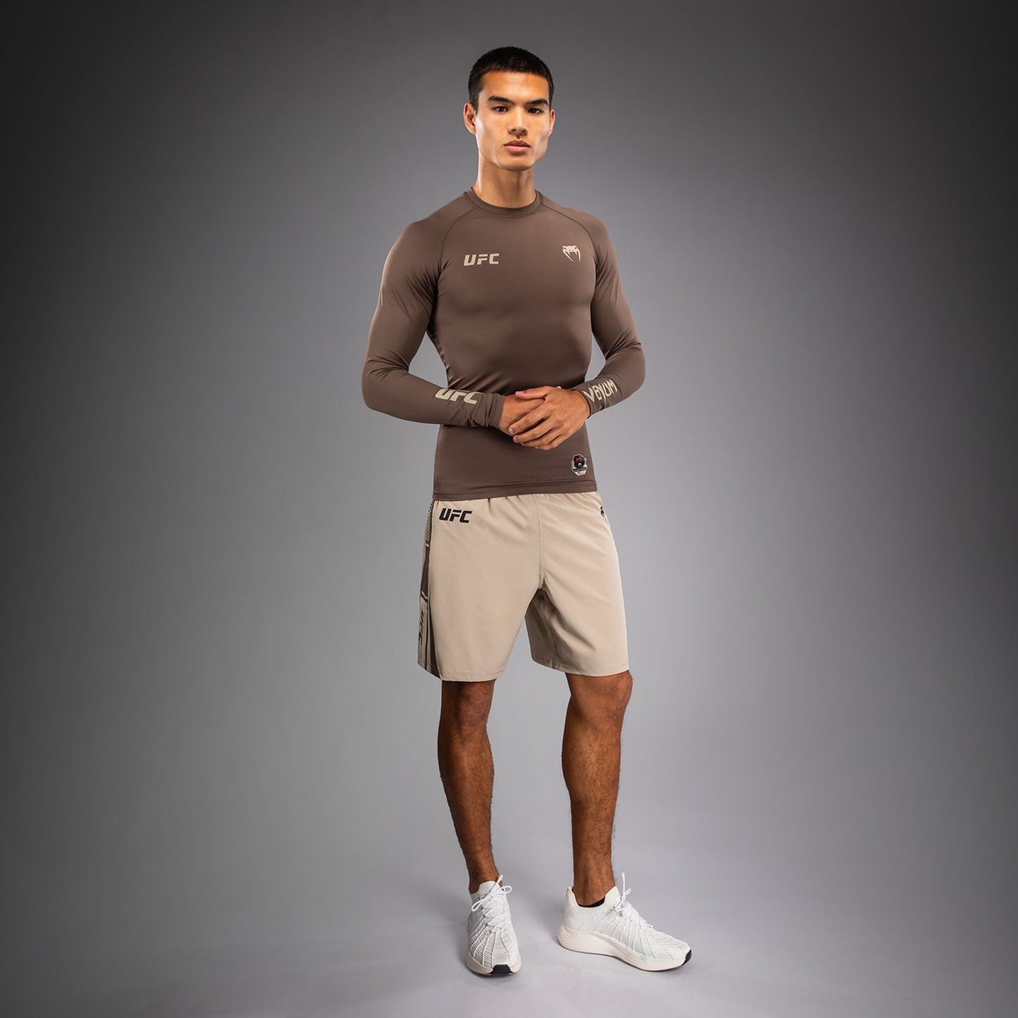 Venum UFC Unity by Venum Authentic Fight Week メンズ テクニカル 長袖ラッシュガード - ブラウン