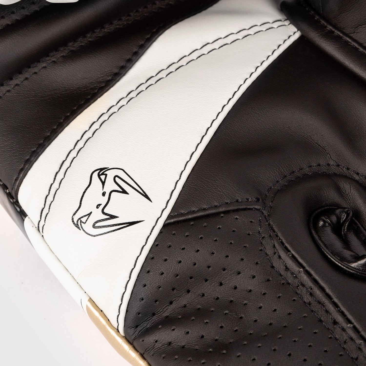 Venum ボクシンググローブ ホワイト/ゴールド VENUM／ヴェナム ボクシンググローブ ELITE BOXING GLOVES