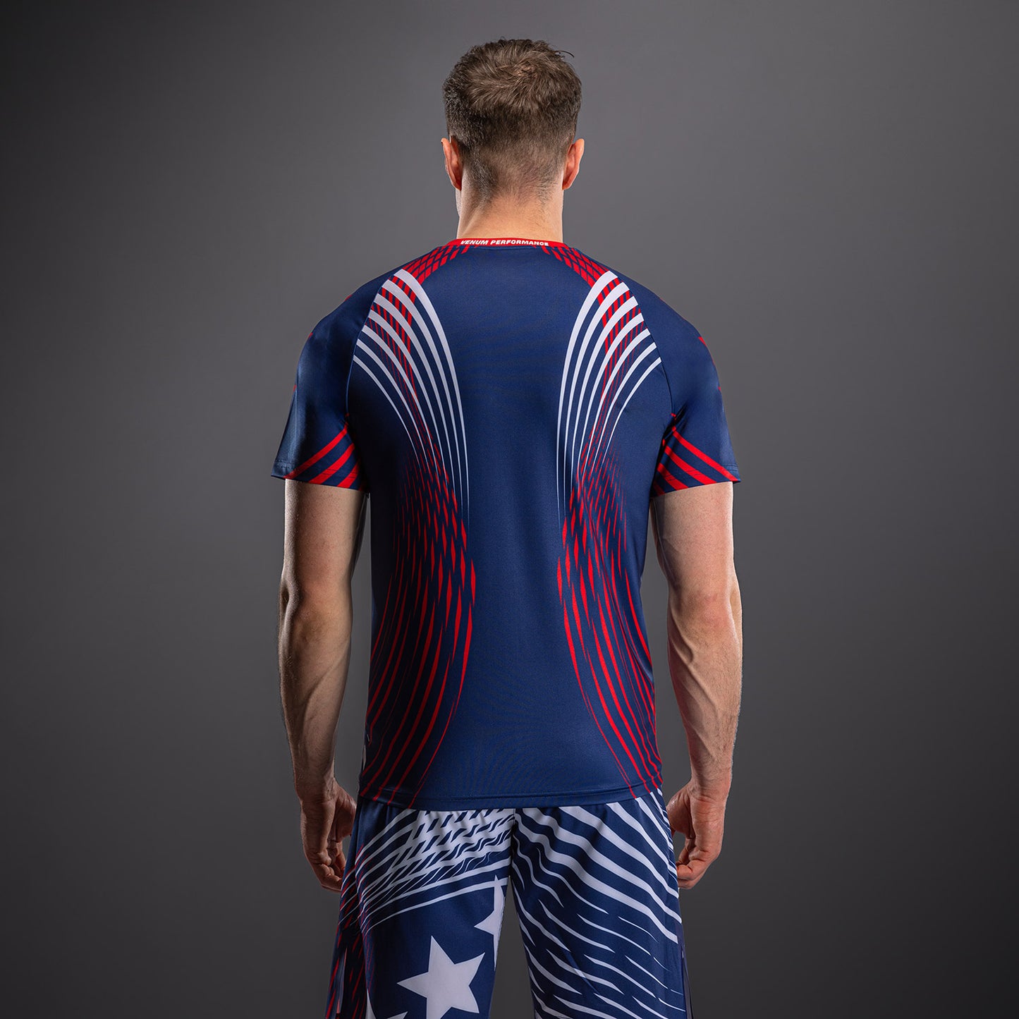 Official UFC Freedom 250 by Venum メンズ Authentic Fight Night ウォークアウト ジャージ - ブルー