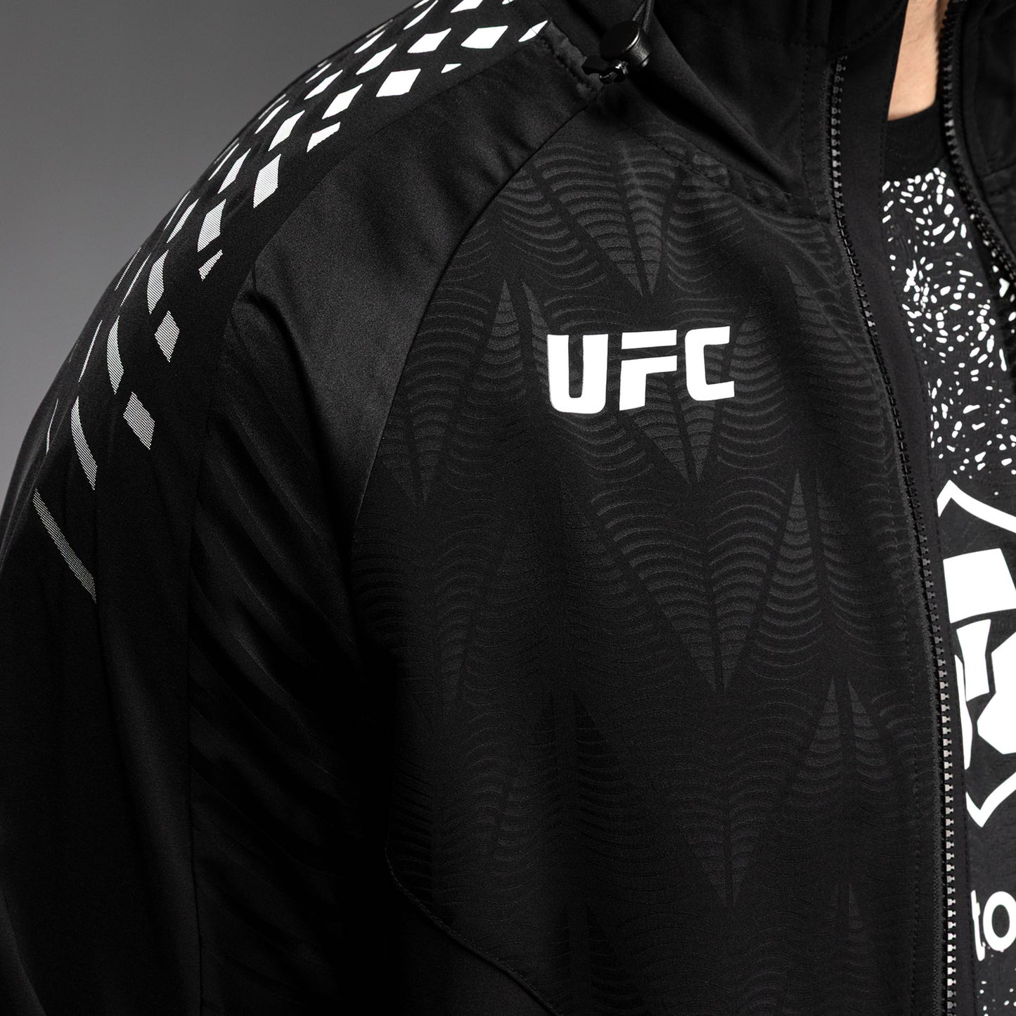 UFC Zenith by Venum Authentic Fight Night ウォークアウトパーカー メンズ - ブラック