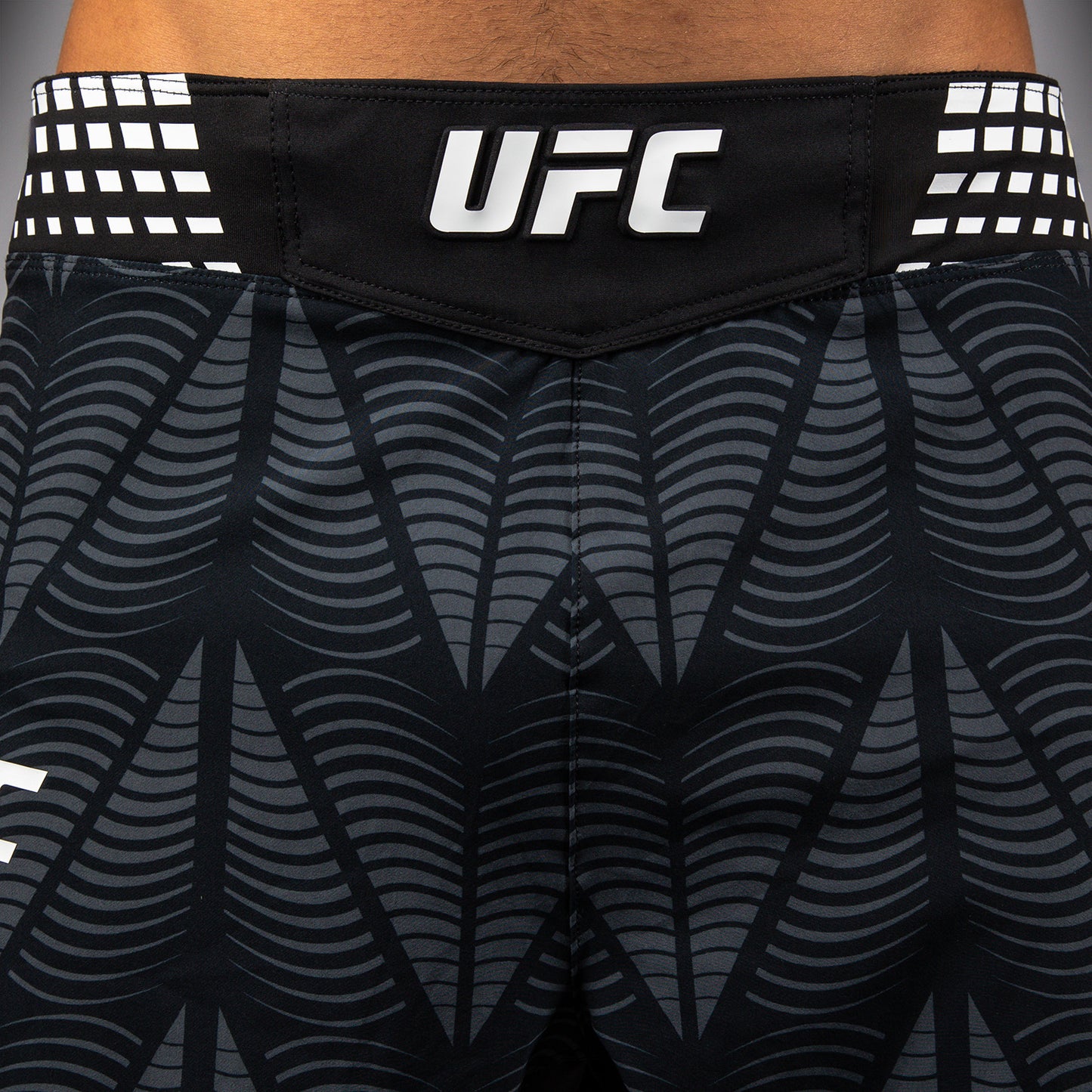 UFC Zenith by Venum Authentic Fight Night ロングフィットファイトショーツ メンズ - ブラック