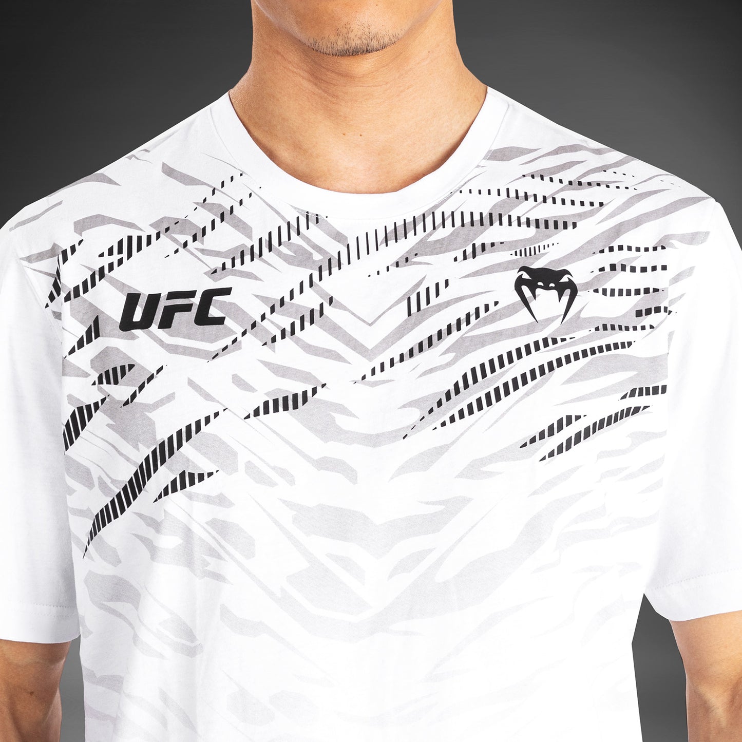 UFC Fusion by Venum Replica ショートスリーブTシャツ（男性用） - ホワイト