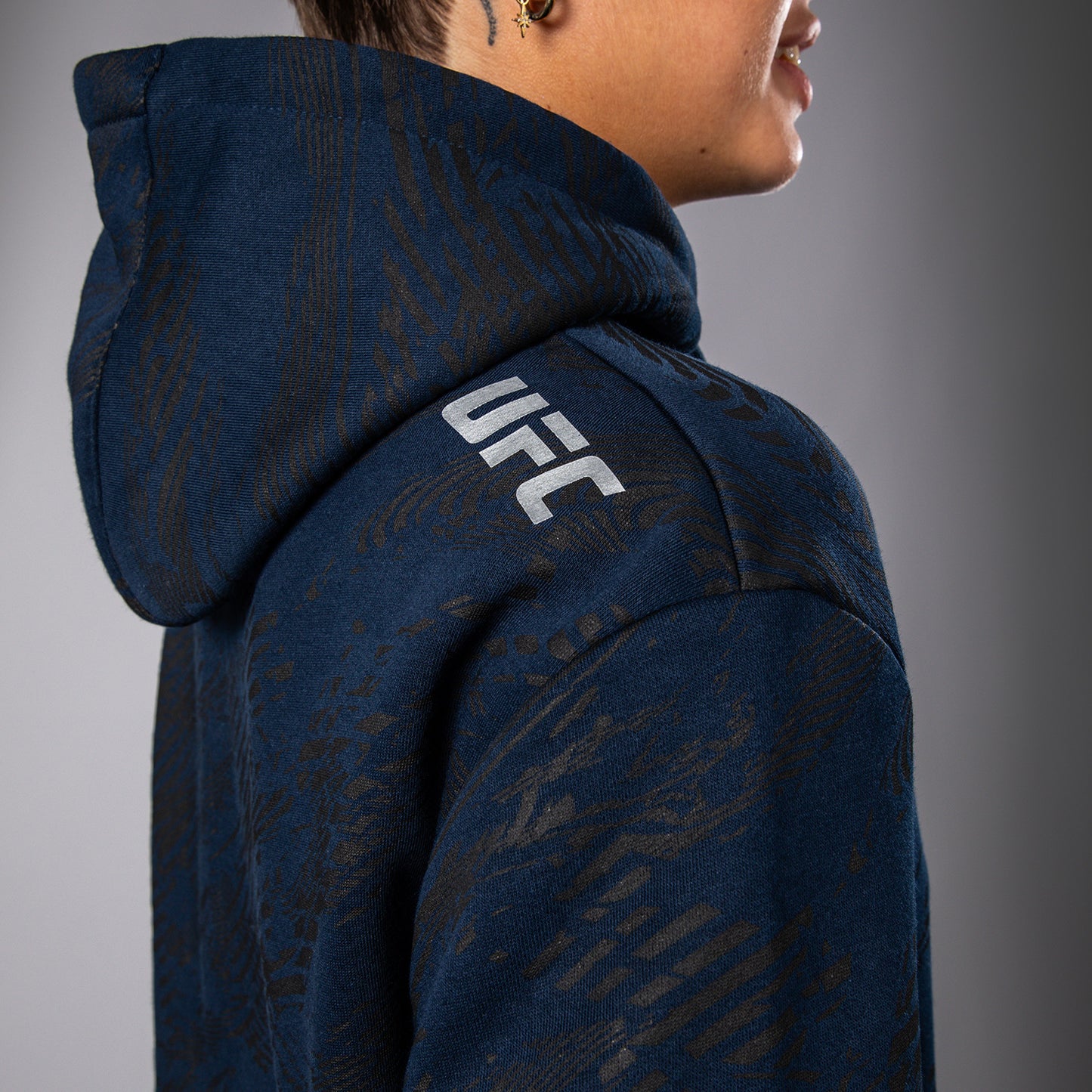 UFC Fusion by Venum Fight Week フード付きスウェットシャツ（女性用） - オーシャニックブルー