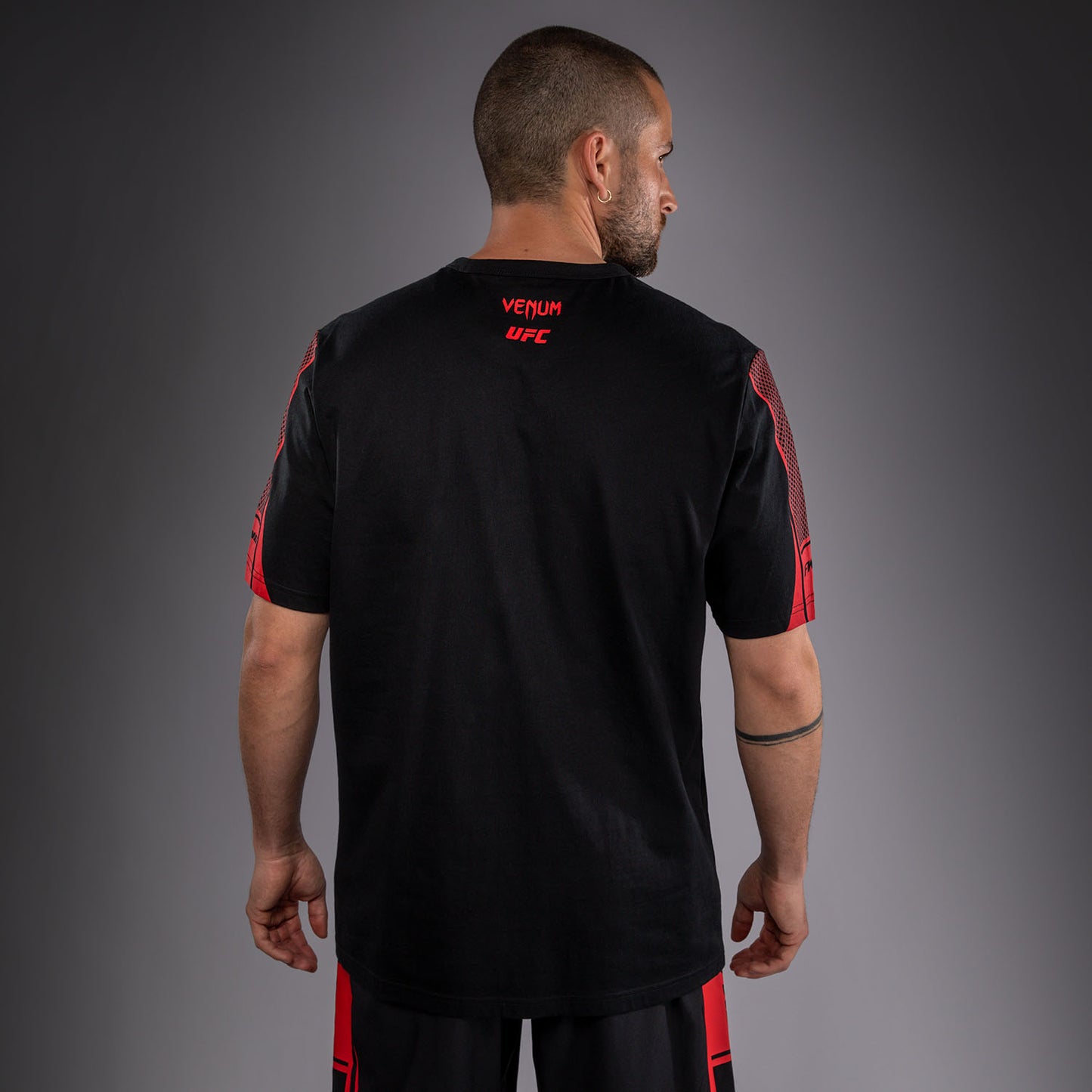 Venum UFC Unity by Venum Authentic Fight Week メンズ 半袖Tシャツ - ブラック
