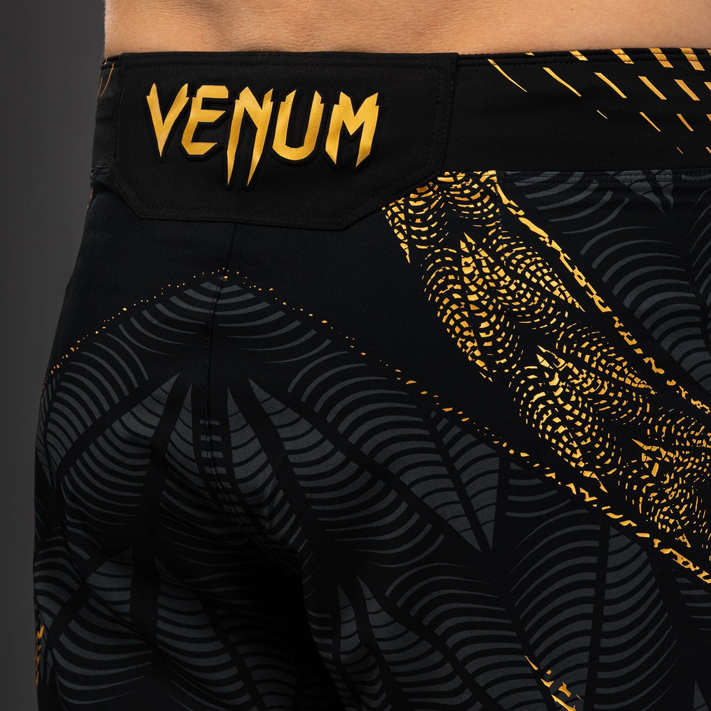 UFC Zenith by Venum Authentic Fight Night ショートフィットファイトショーツ メンズ - チャンピオン