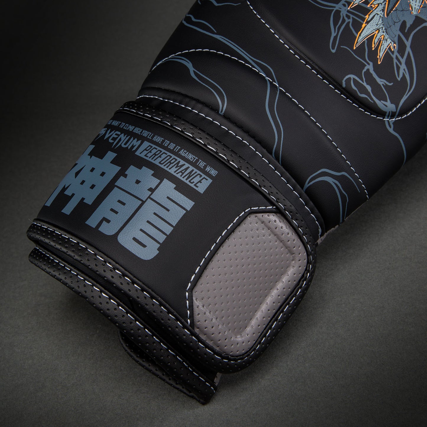Venum Thunder Dragon ボクシンググローブ – ブラック/グレー/コッパー