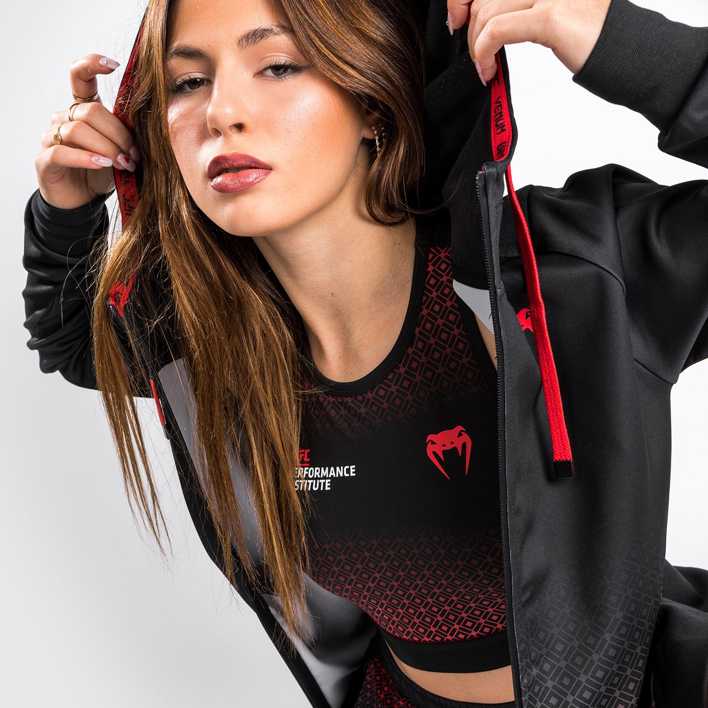 Venum UFCパフォーマンスインスティテュートフード付きスウェットシャツ-女性用-ブラック/レッド