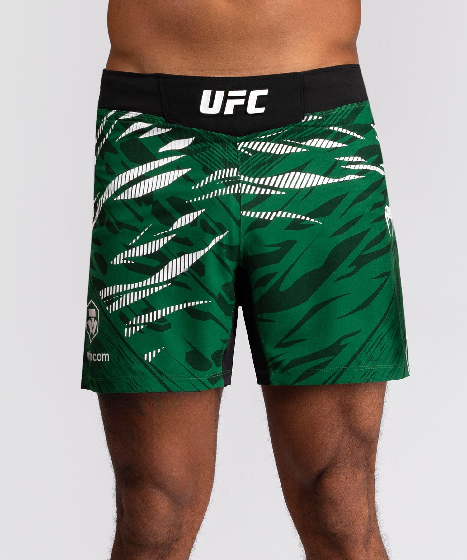 送料無料◆2024新品  UFC Fusion レスリングショーツ Night Fight Authentic Venum by ボクシング