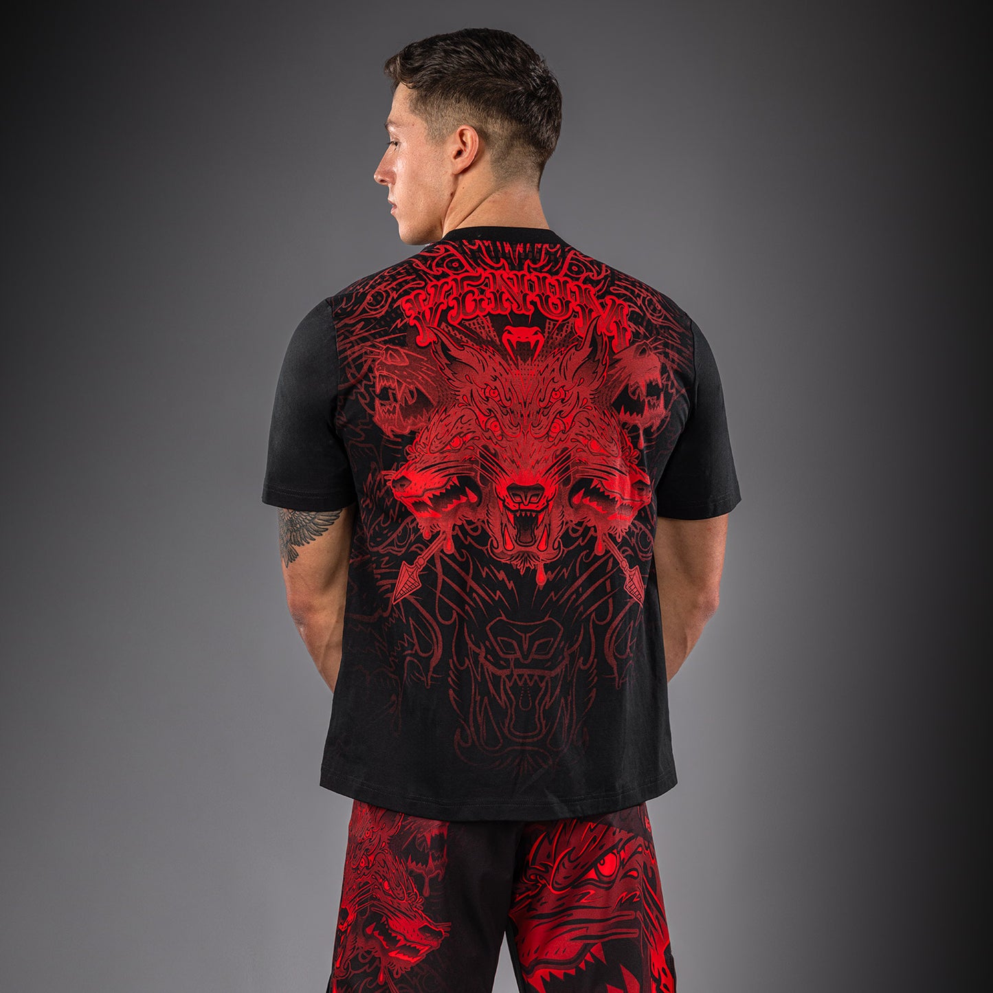 Venum Wolf Atak Tシャツ – ブラック/レッド