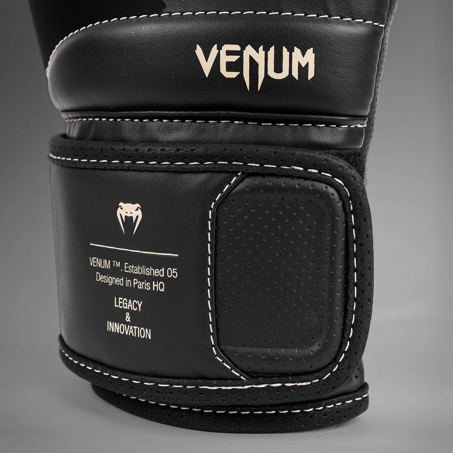 Venum Impact Evo ボクシンググローブ - ブラック
