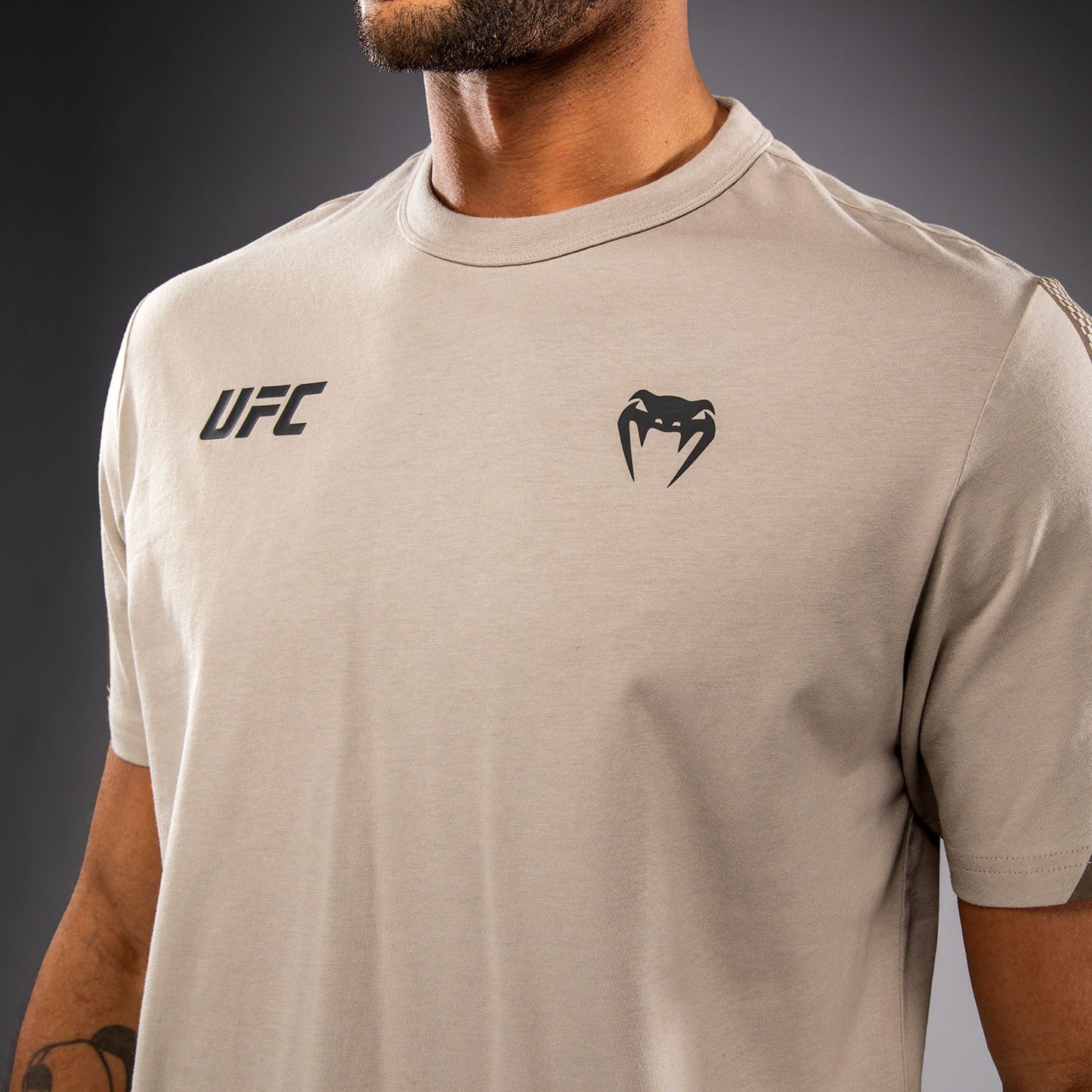 Venum UFC Unity by Venum Authentic Fight Week メンズ 半袖Tシャツ - サンド