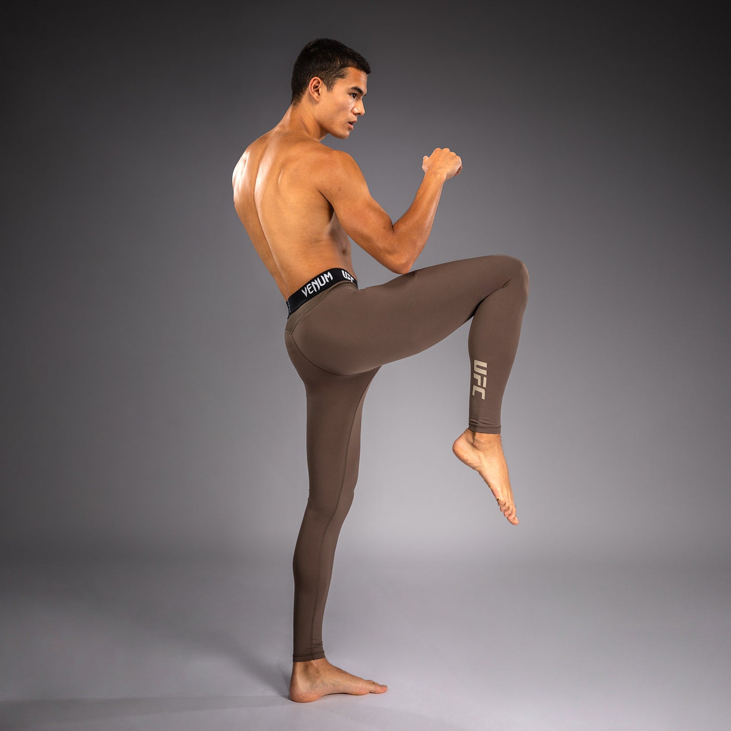 Venum UFC Unity by Venum Authentic Fight Week メンズ テクニカル コンプレッションタイツ - ブラウン