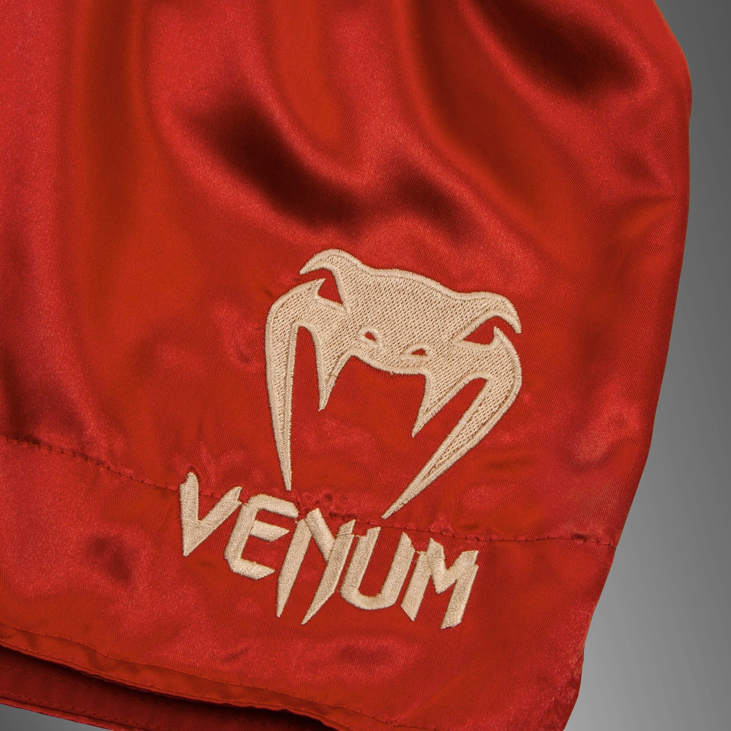 Venum Classic -ムエタイショーツ ボルドー/ゴールド