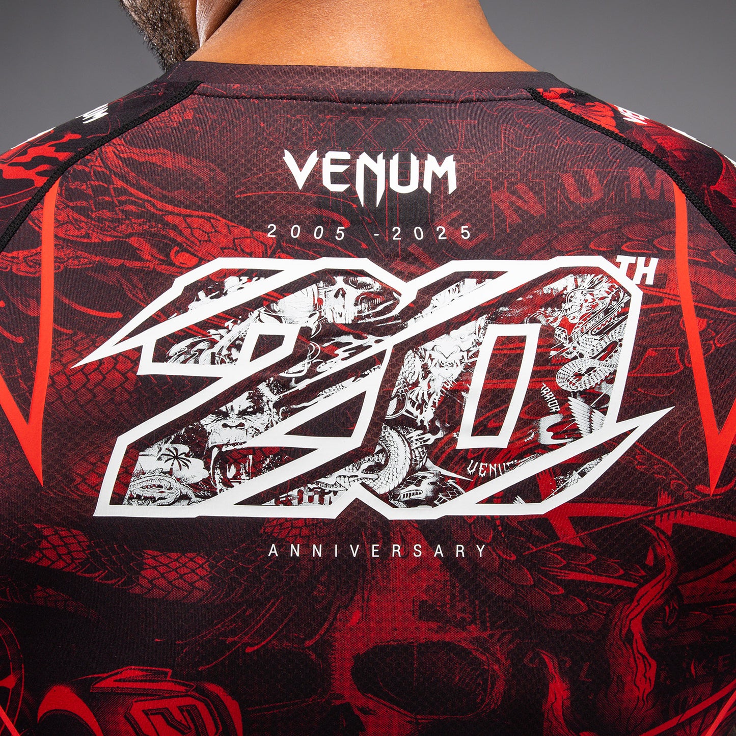 Venum 20th Anniversary 半袖ラッシュガード - ブラック/レッド