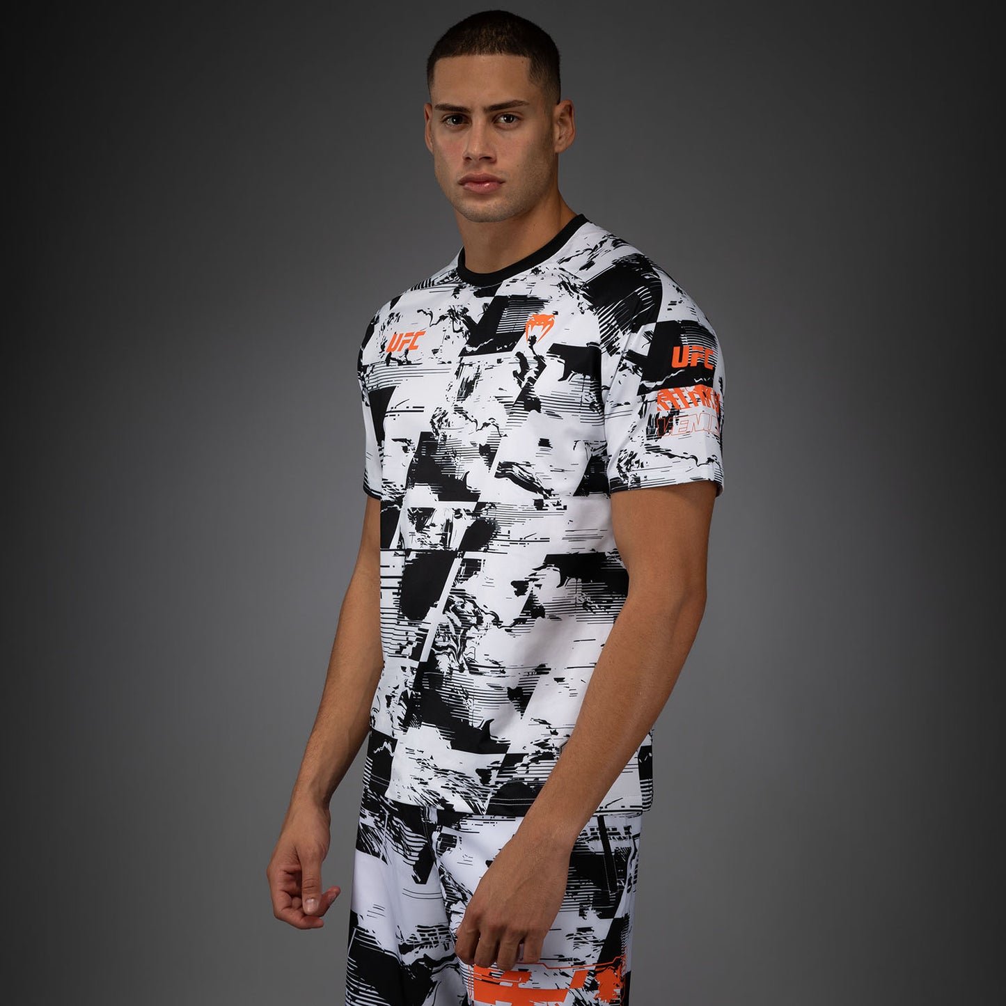 UFC Zenith by Venum Authentic Fight Week パフォーマンス半袖Tシャツ メンズ - ホワイト