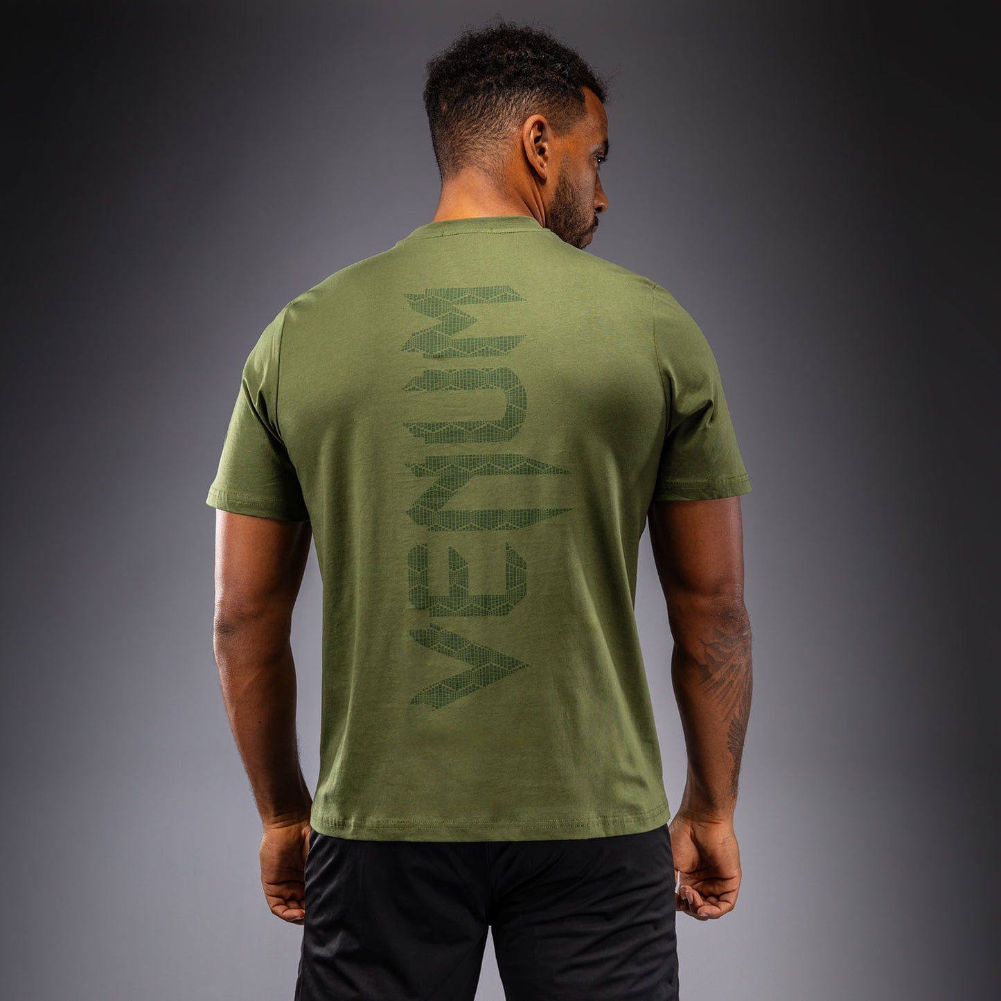 Venum Naga Tシャツ – カーキ