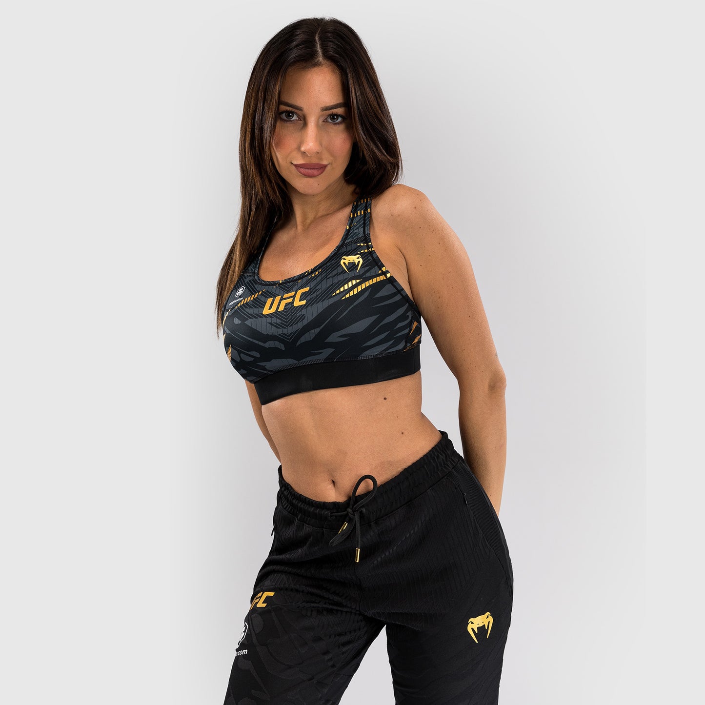 UFC Fusion by Venum Authentic Fight Night スポーツブラ（女性用） - チャンピオン