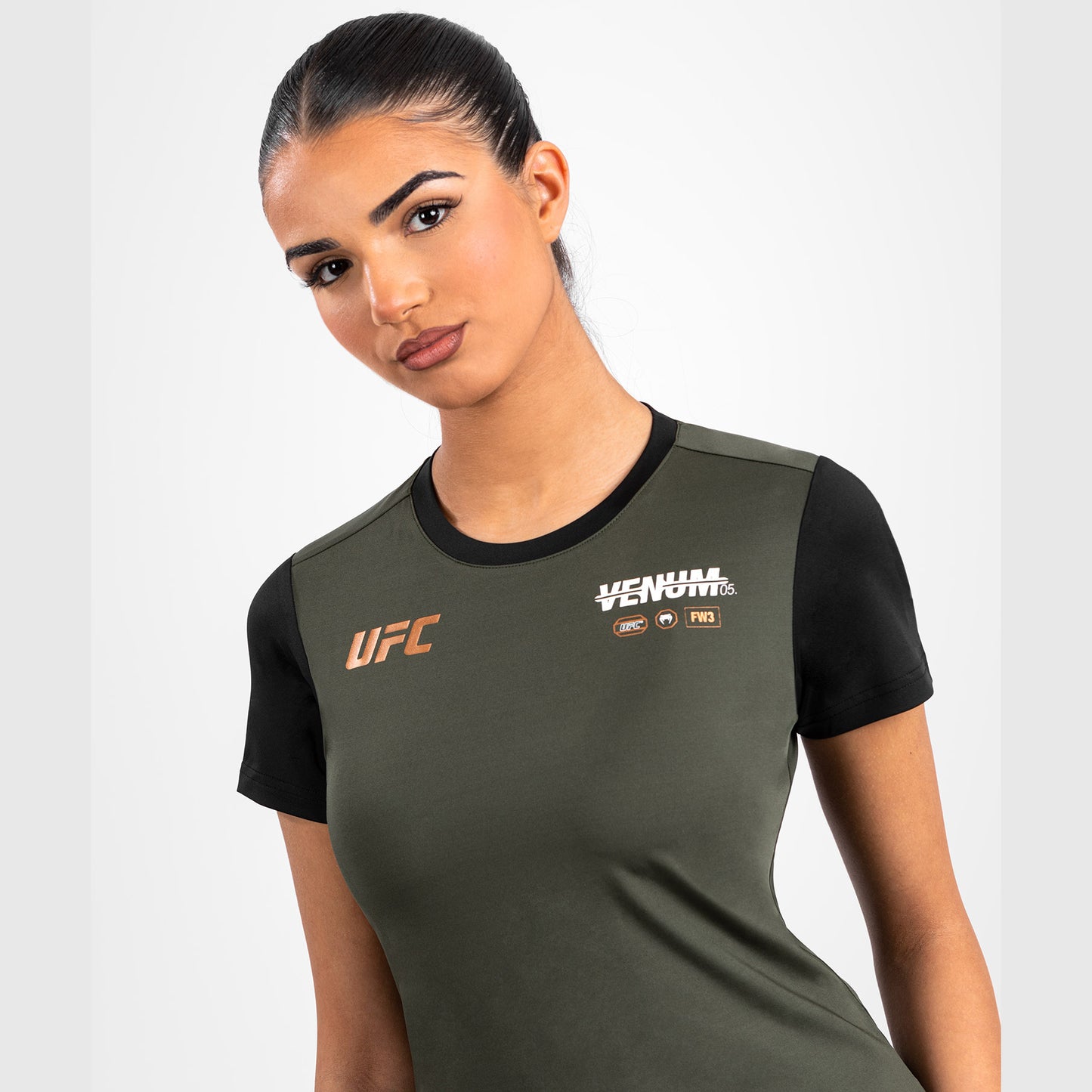 UFC Adrenaline by Venum Fight Week ウィメンズ・ドライテックTシャツ - カーキ／ブロンズ