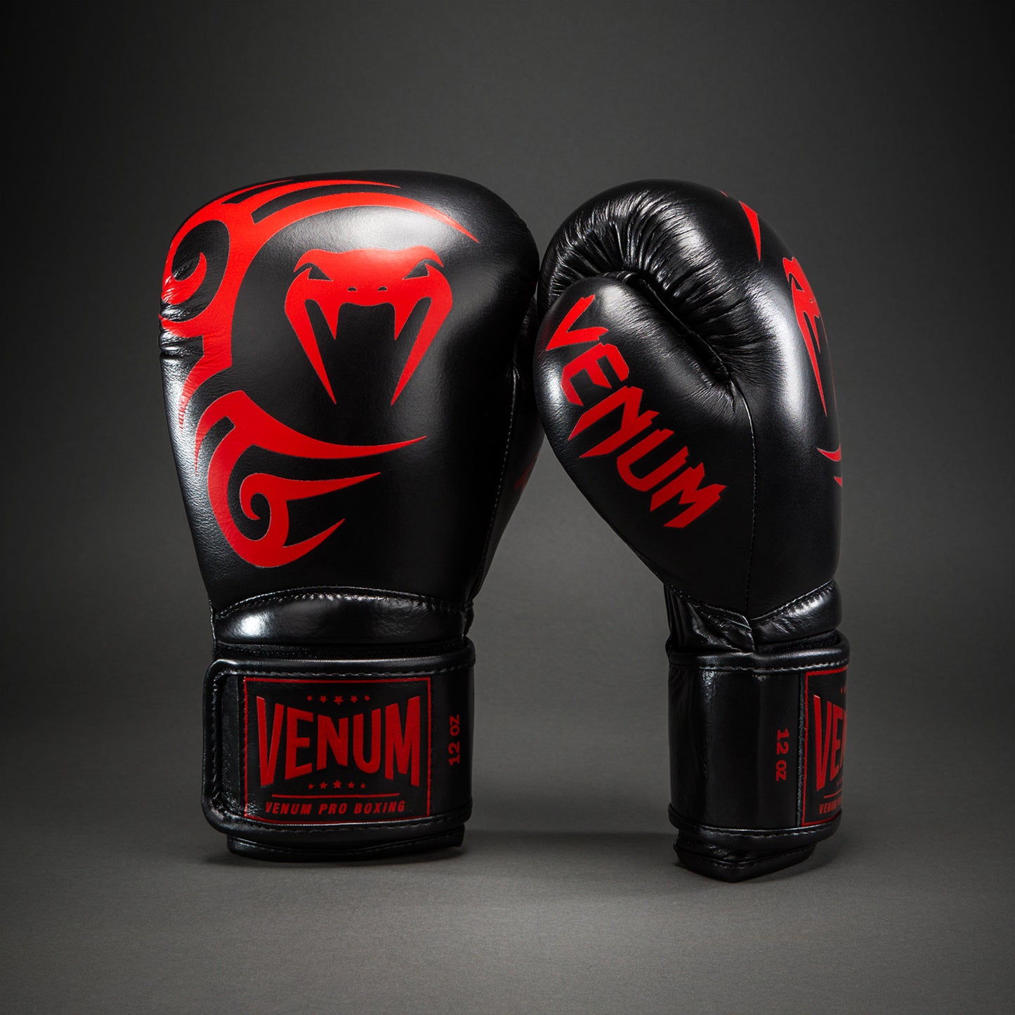 Venum Giant 2.0 Mike Tyson Pro ボクシンググローブ – ブラック/レッド