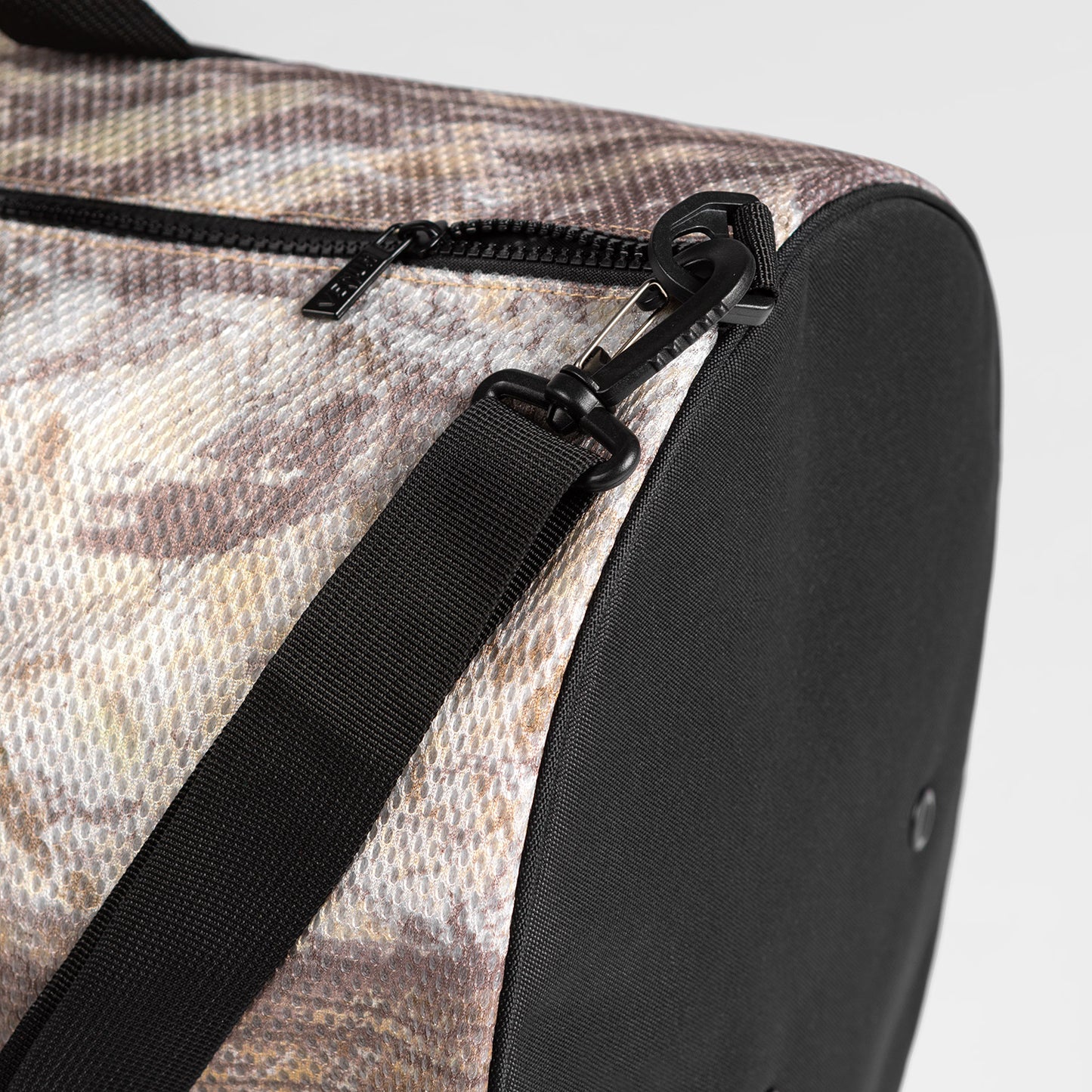 Venum Laser XT Realtree ダッフルバッグ – デザートカモ