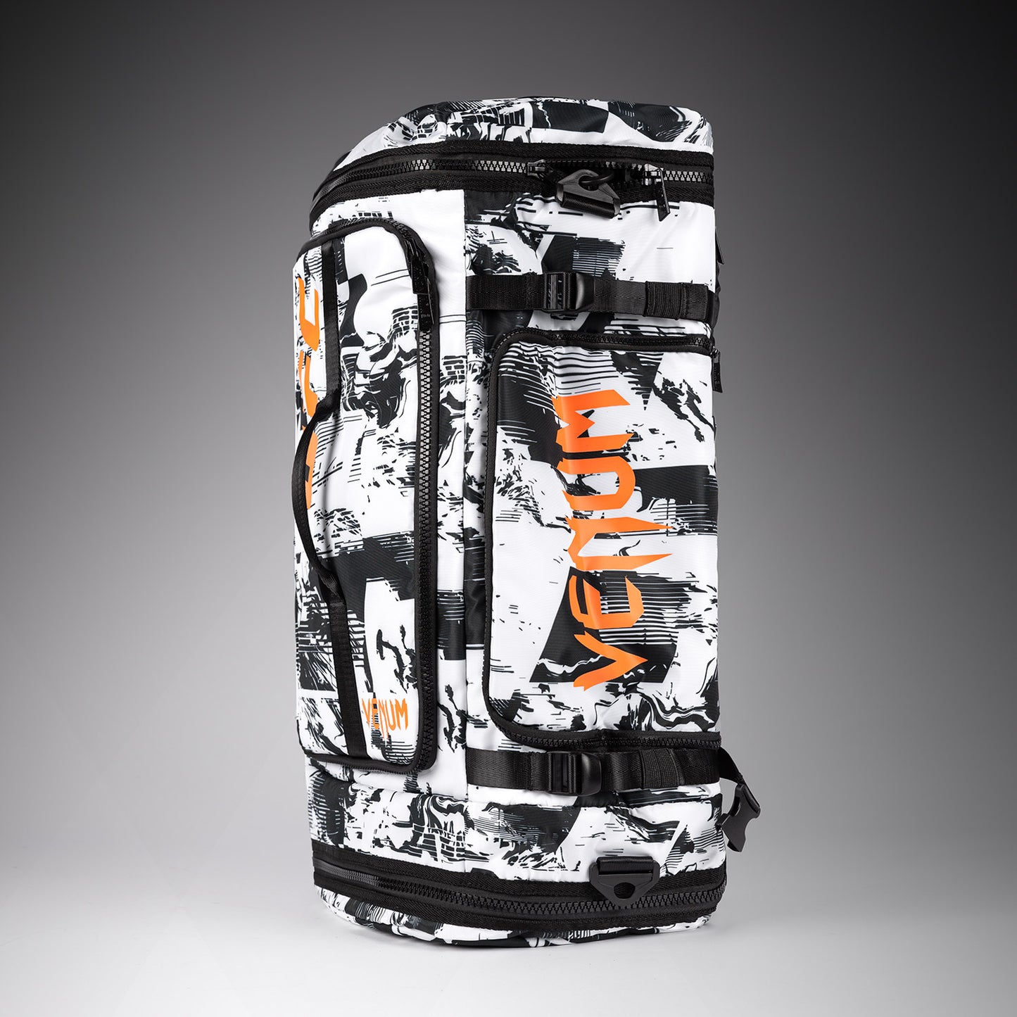 UFC Zenith by Venum Authentic Fight Week スポーツバッグ - ホワイト
