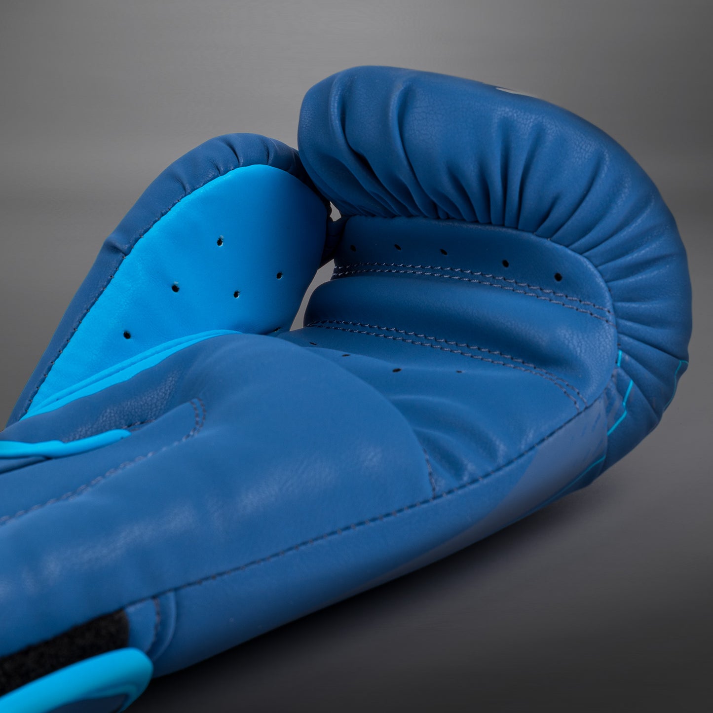 Venum x Top Rank Original インパクト ボクシンググローブ - ネイビーブルー